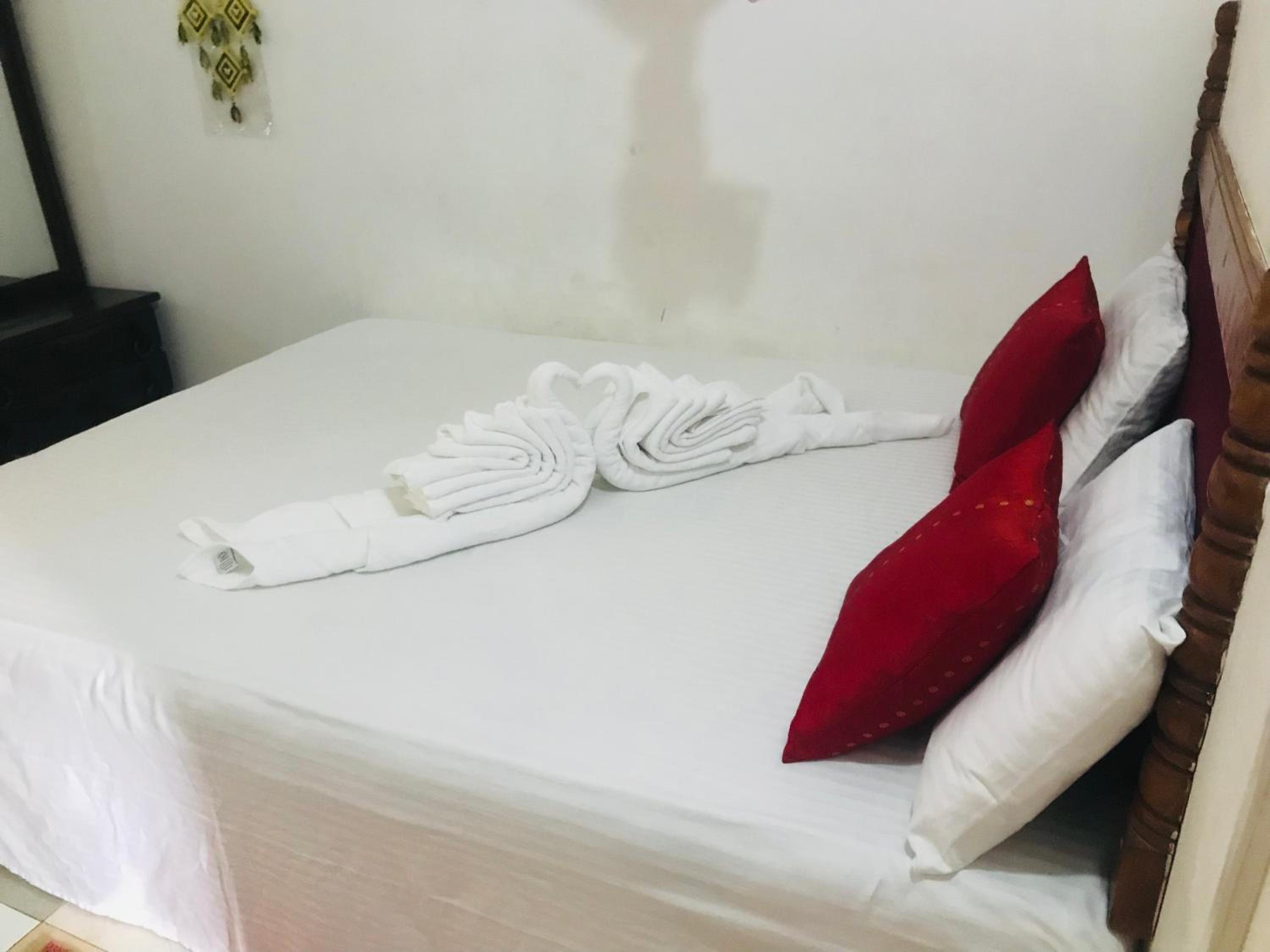 Standard Double Room - Photo 12