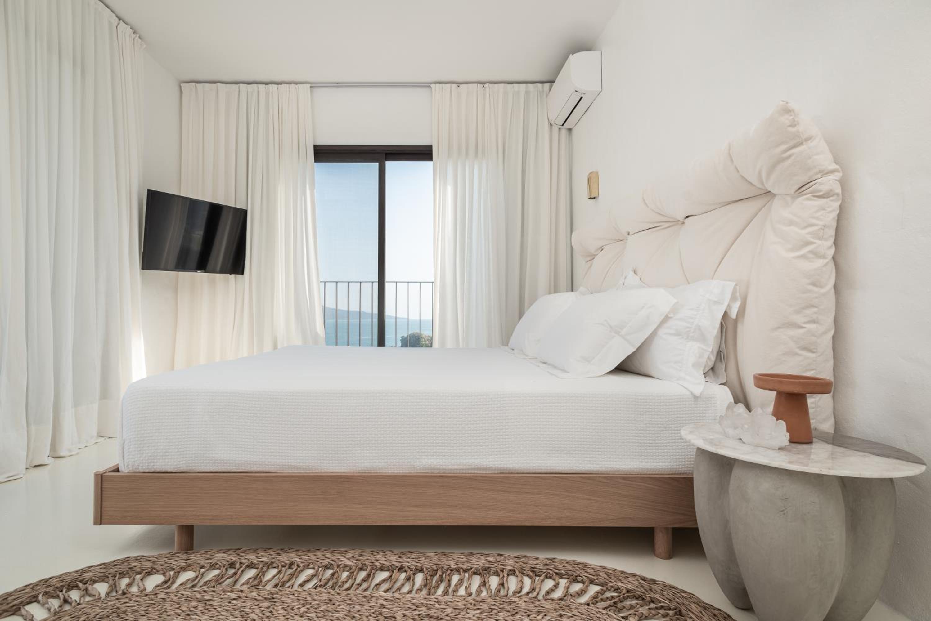 King Room with Balcony photo 1