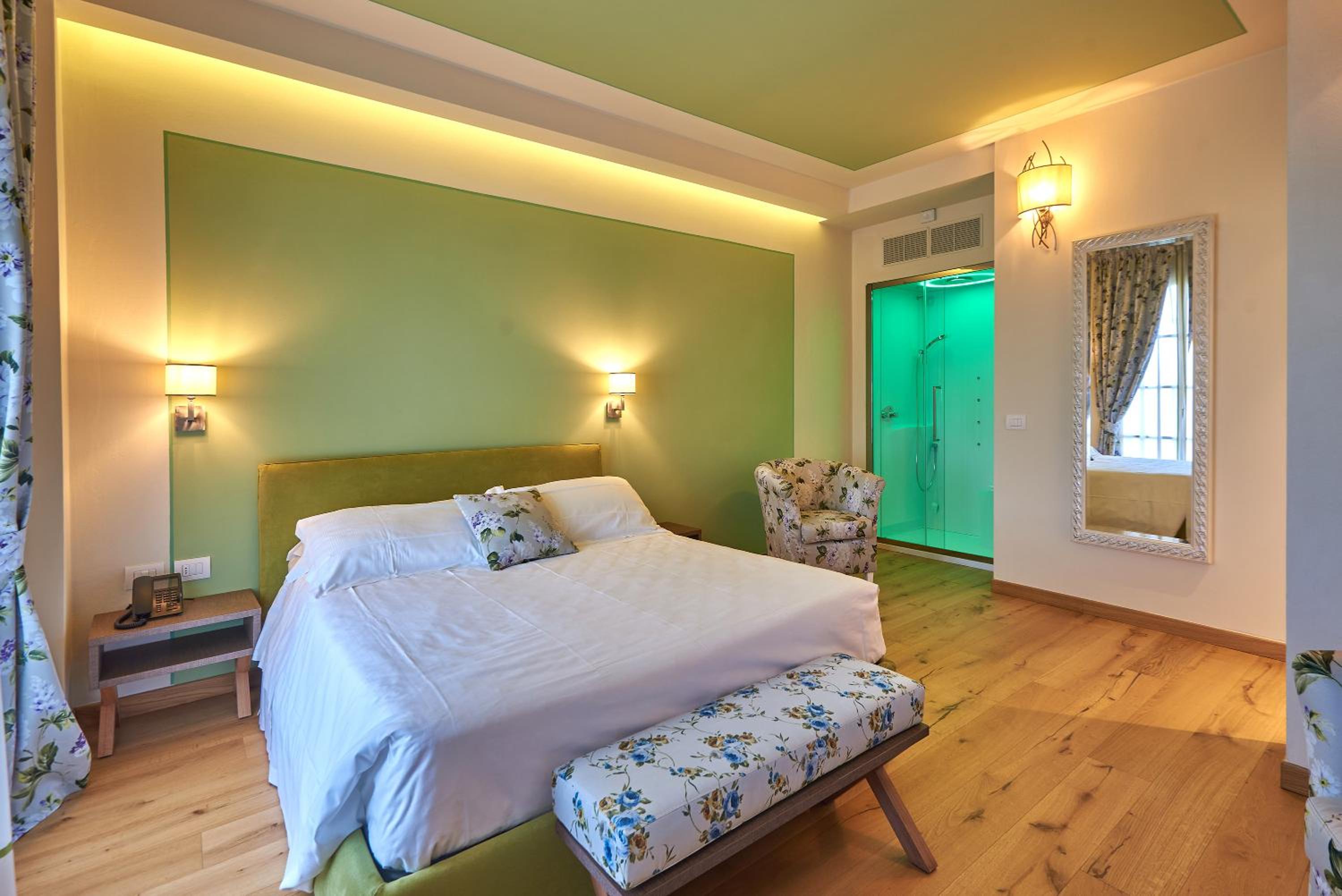 Deluxe Suite - Photo 8