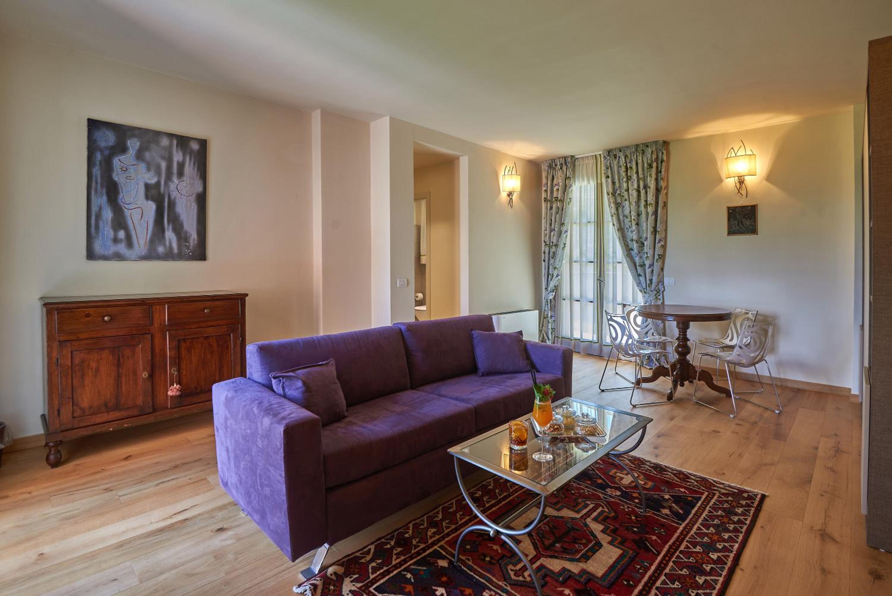 Deluxe Suite - Photo 11