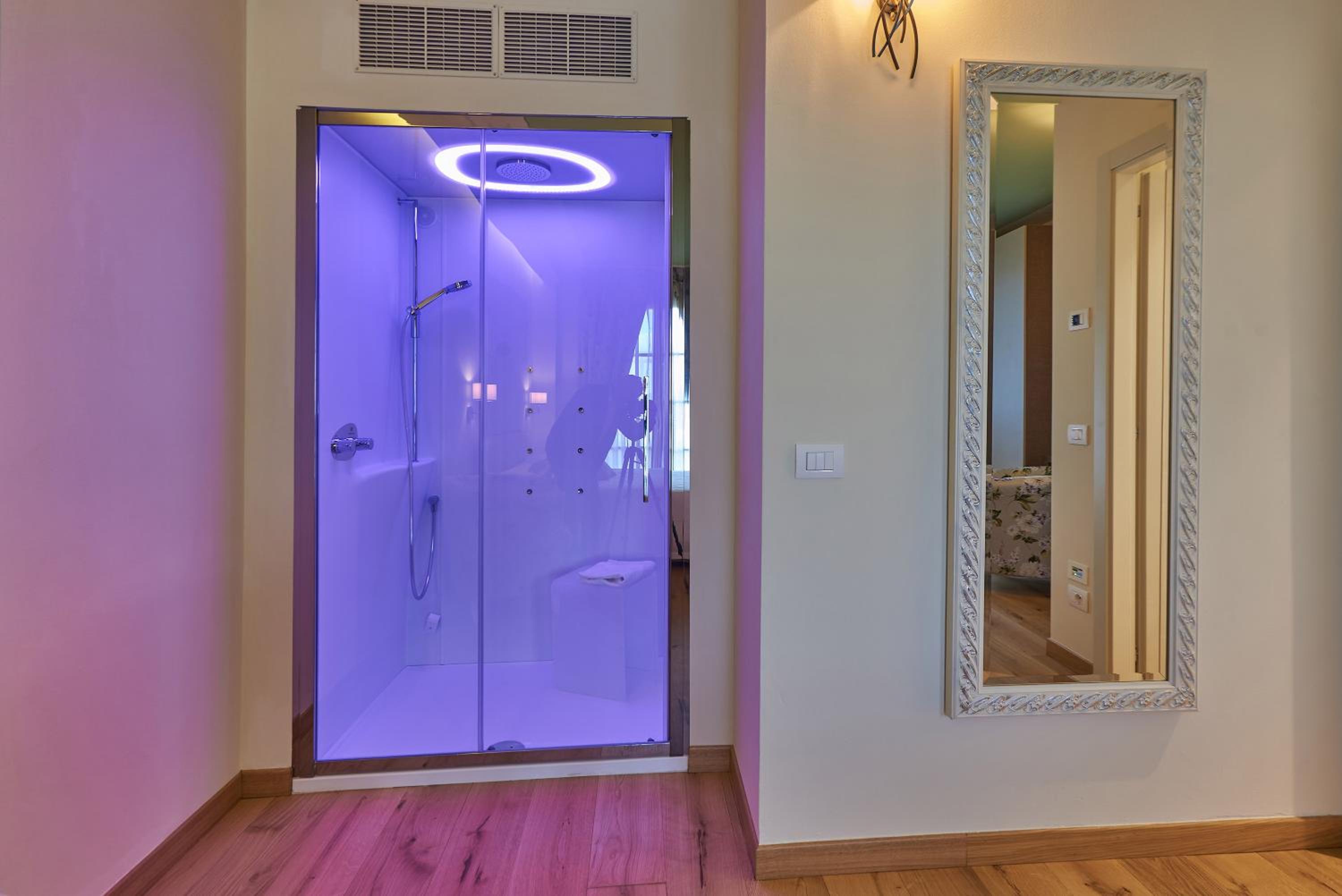 Deluxe Suite - Photo 3