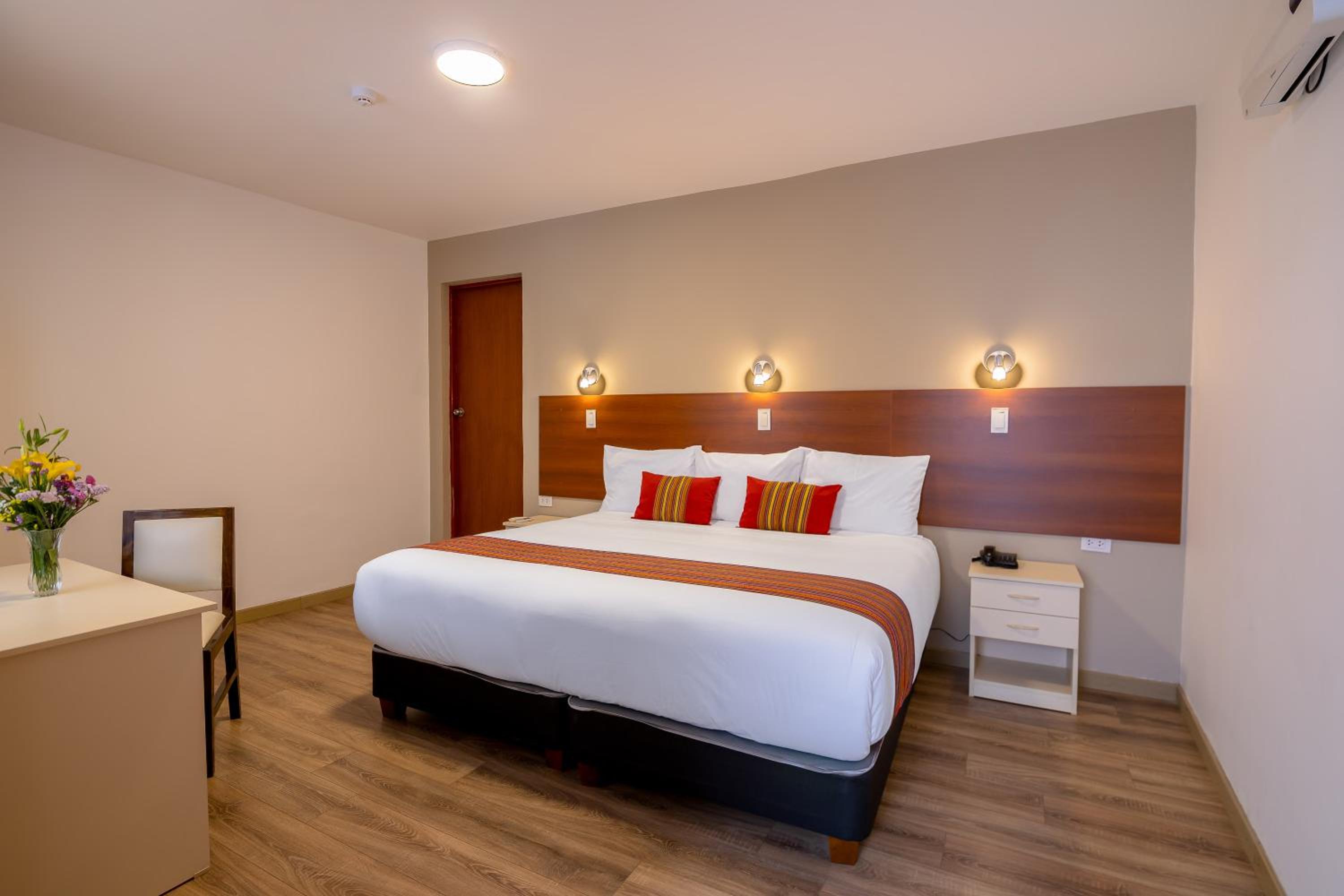 Superior Double or Twin Room with City View photo 2