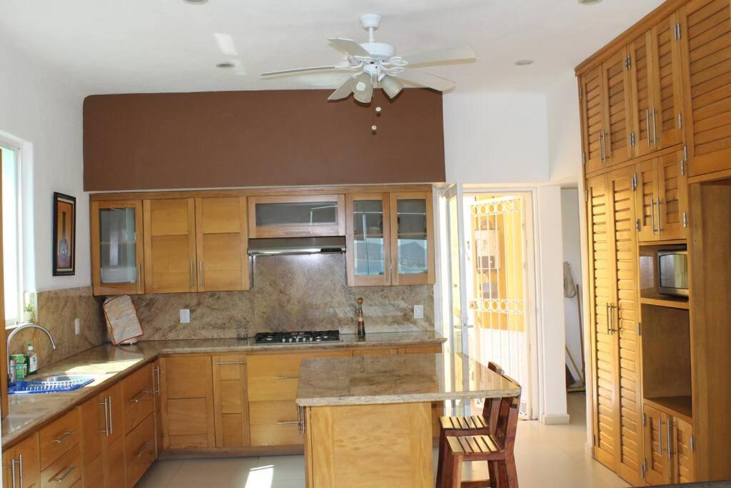 Four-Bedroom House photo 2