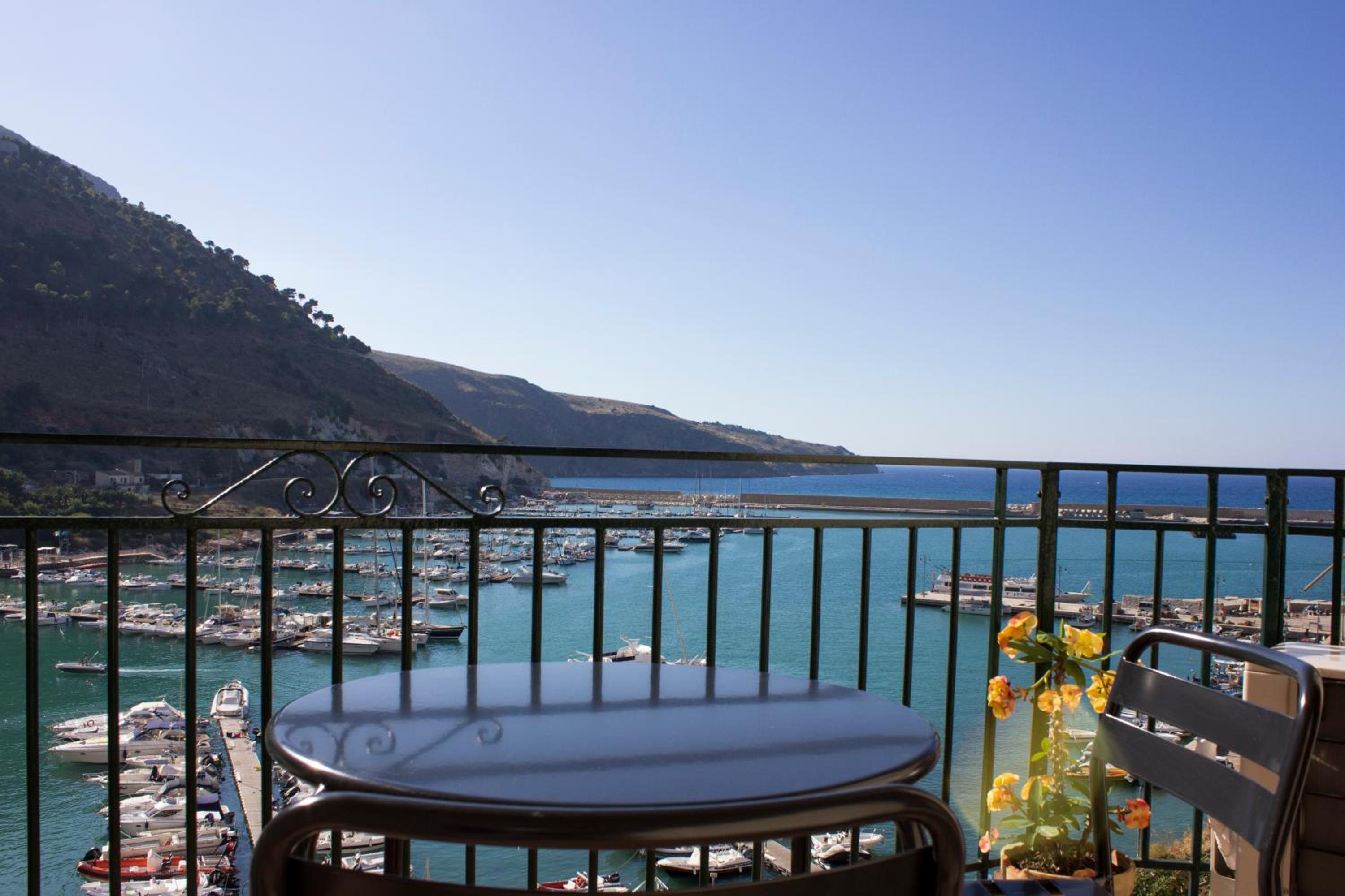 Studio Apartment with Sea View photo 3