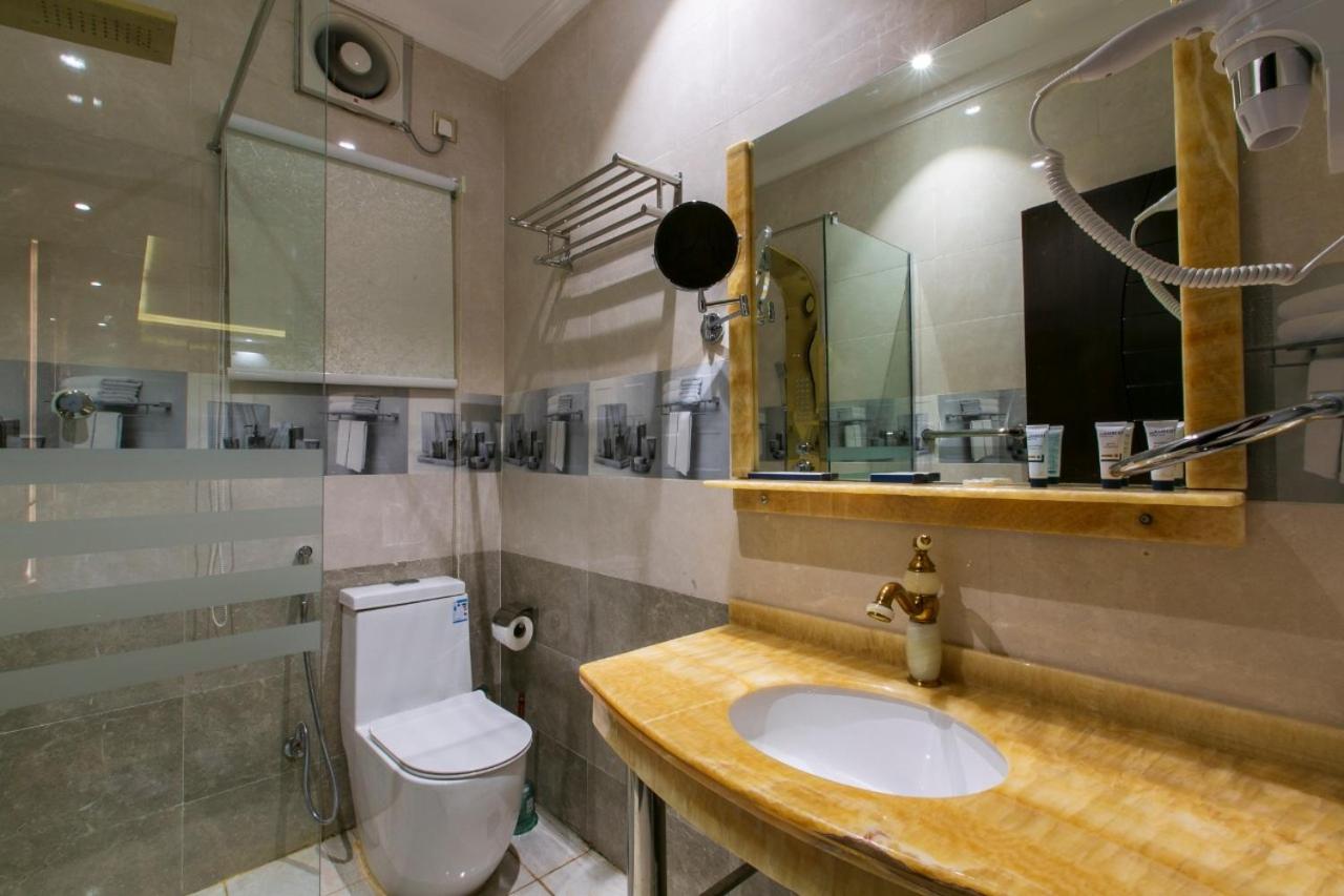 One-Bedroom Apartment - Photo 4