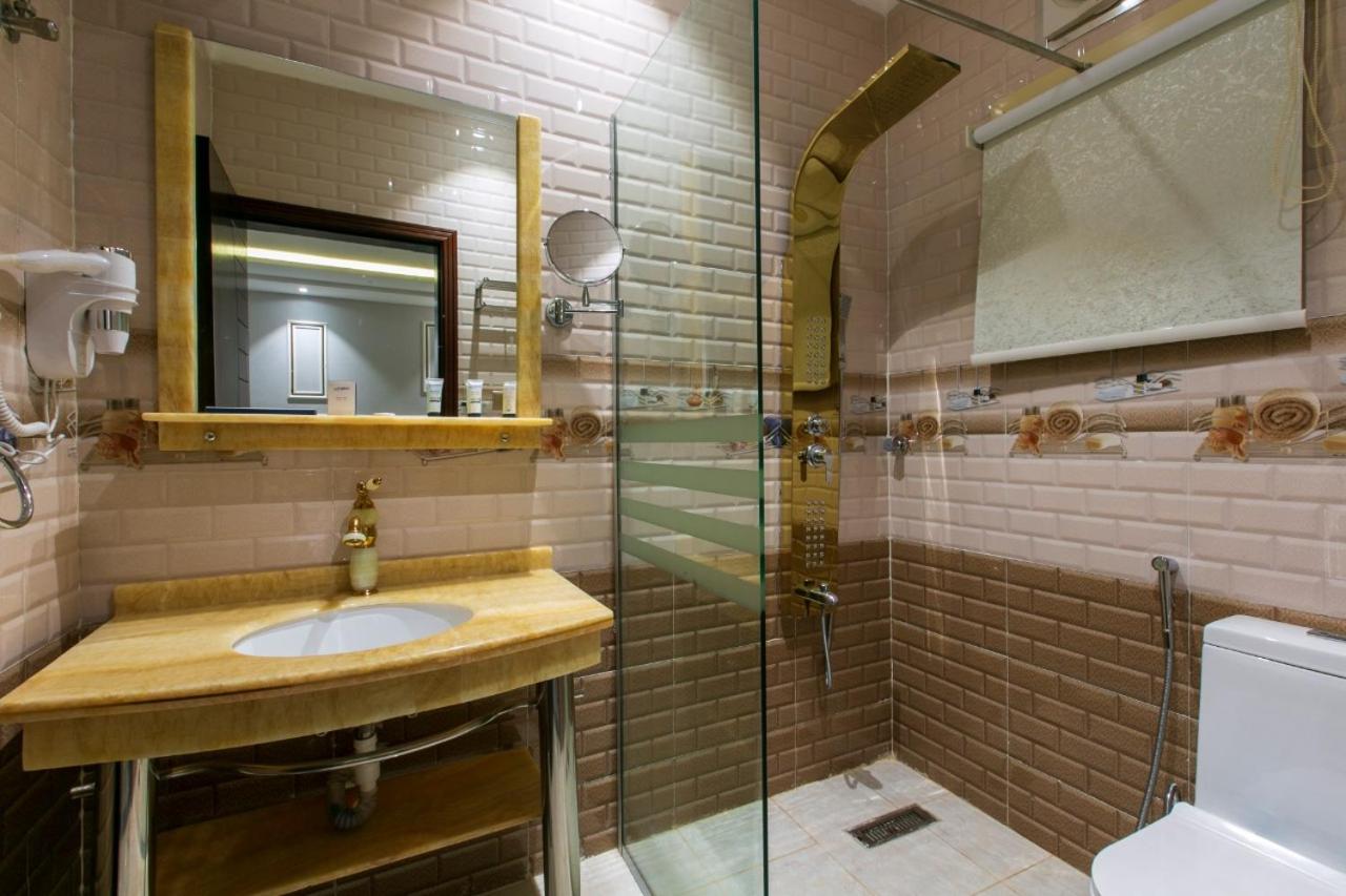One-Bedroom Apartment - Photo 3