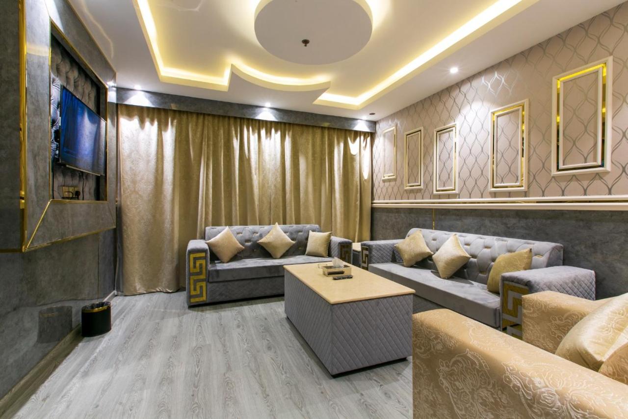 Two-Bedroom Apartment - Photo 3