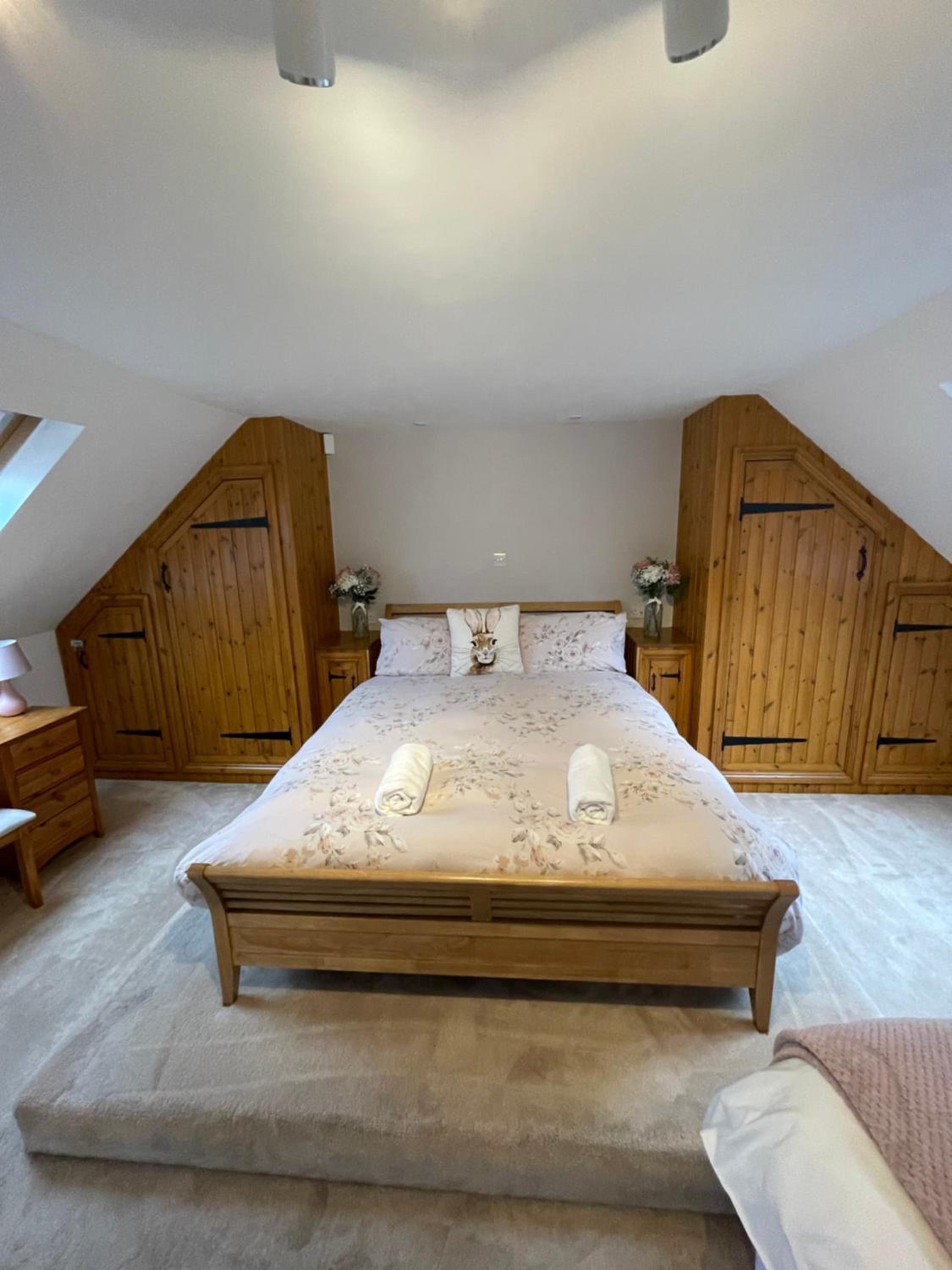 Five-Bedroom House photo 1