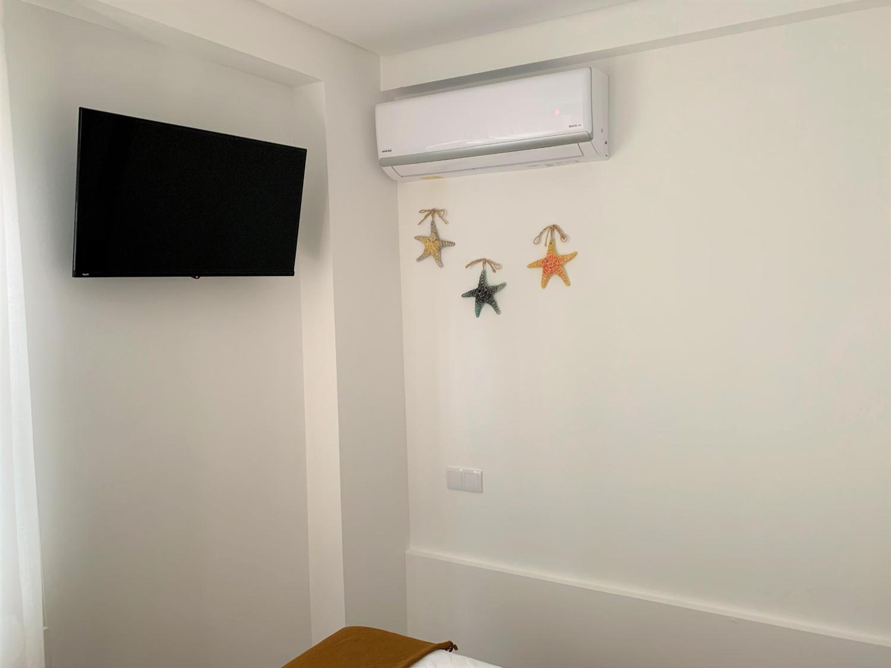 One-Bedroom House - Photo 9