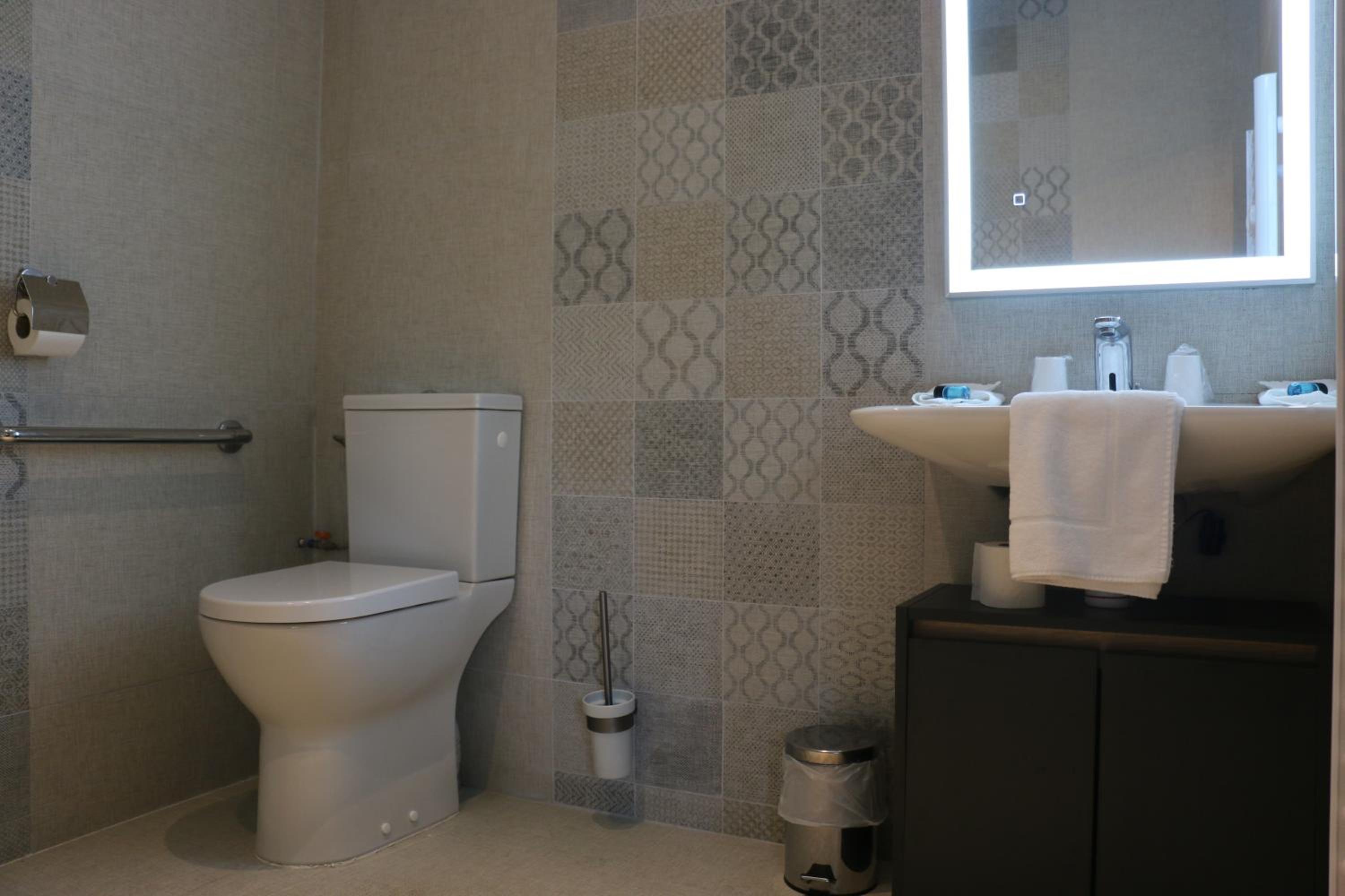 Double Room - Disability Access photo 3