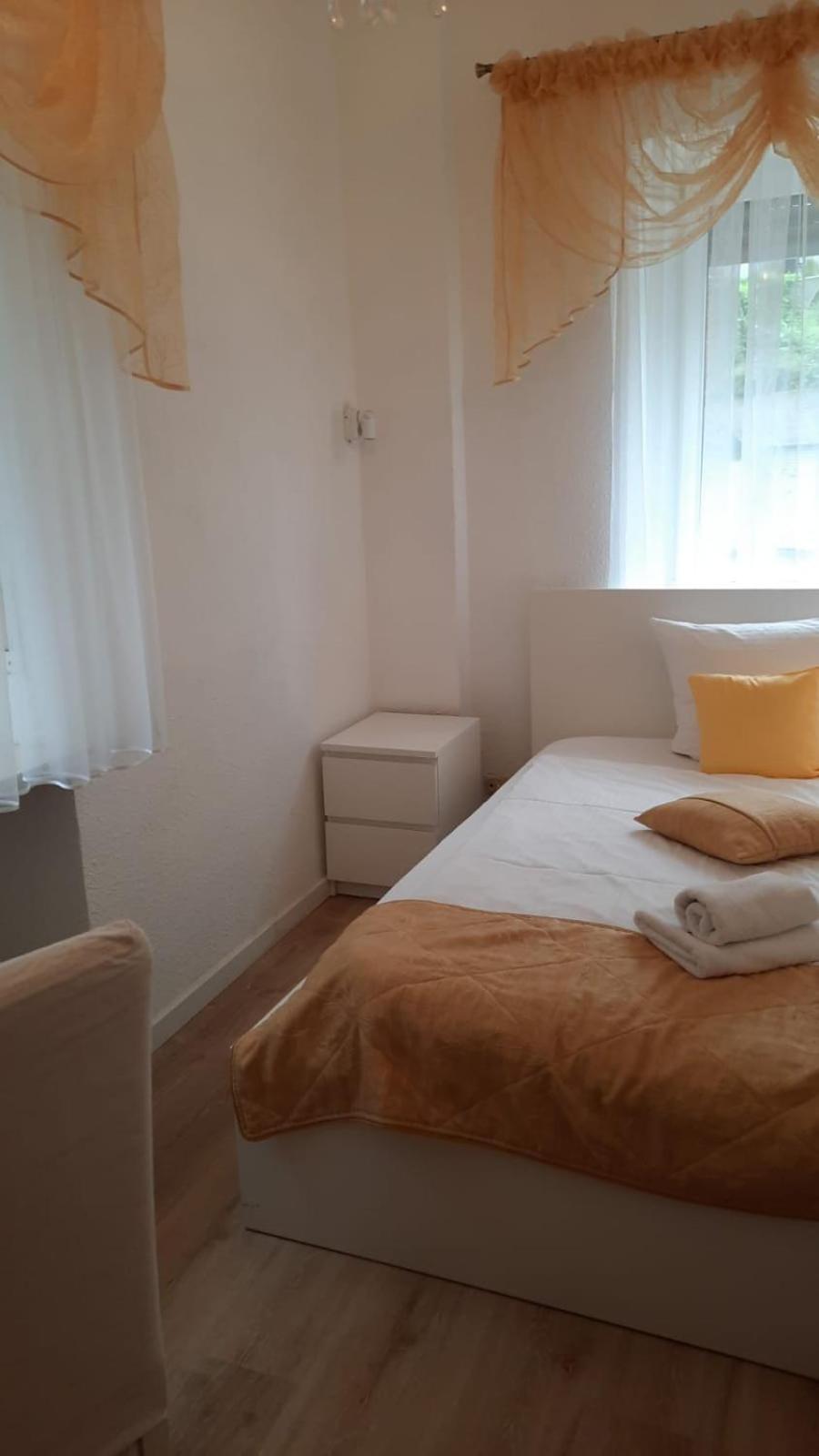 Single Room with Bathroom photo 2