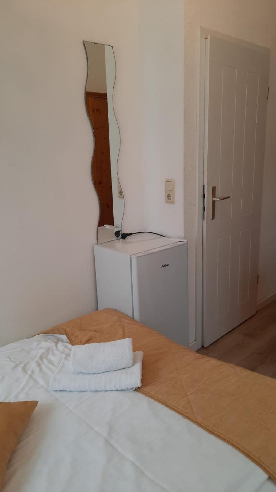Single Room with Bathroom photo 1