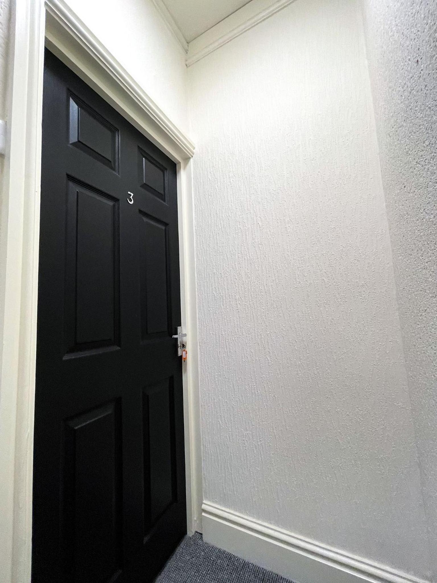 Twin Room - Photo 10