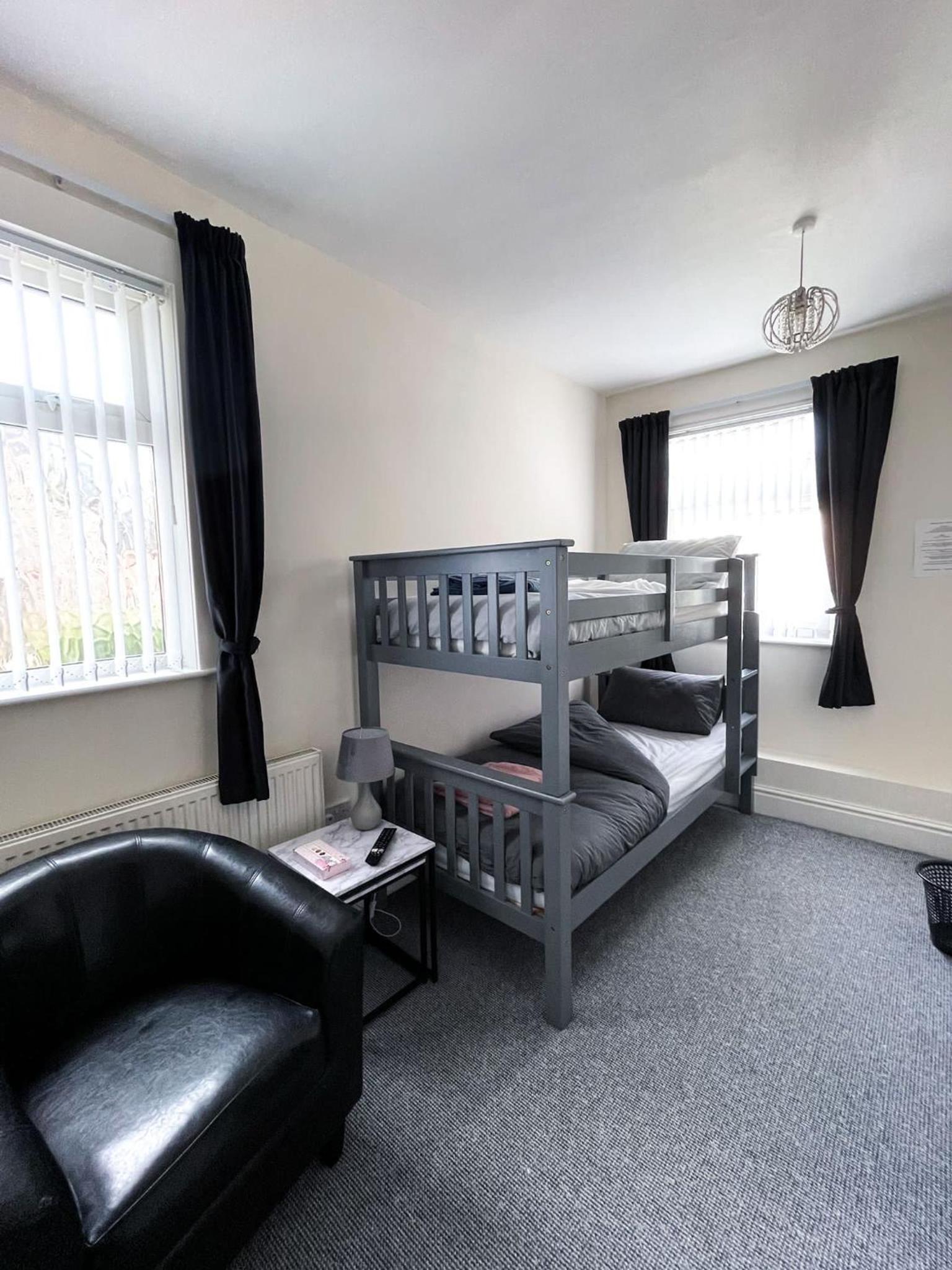 Twin Room - Photo 9
