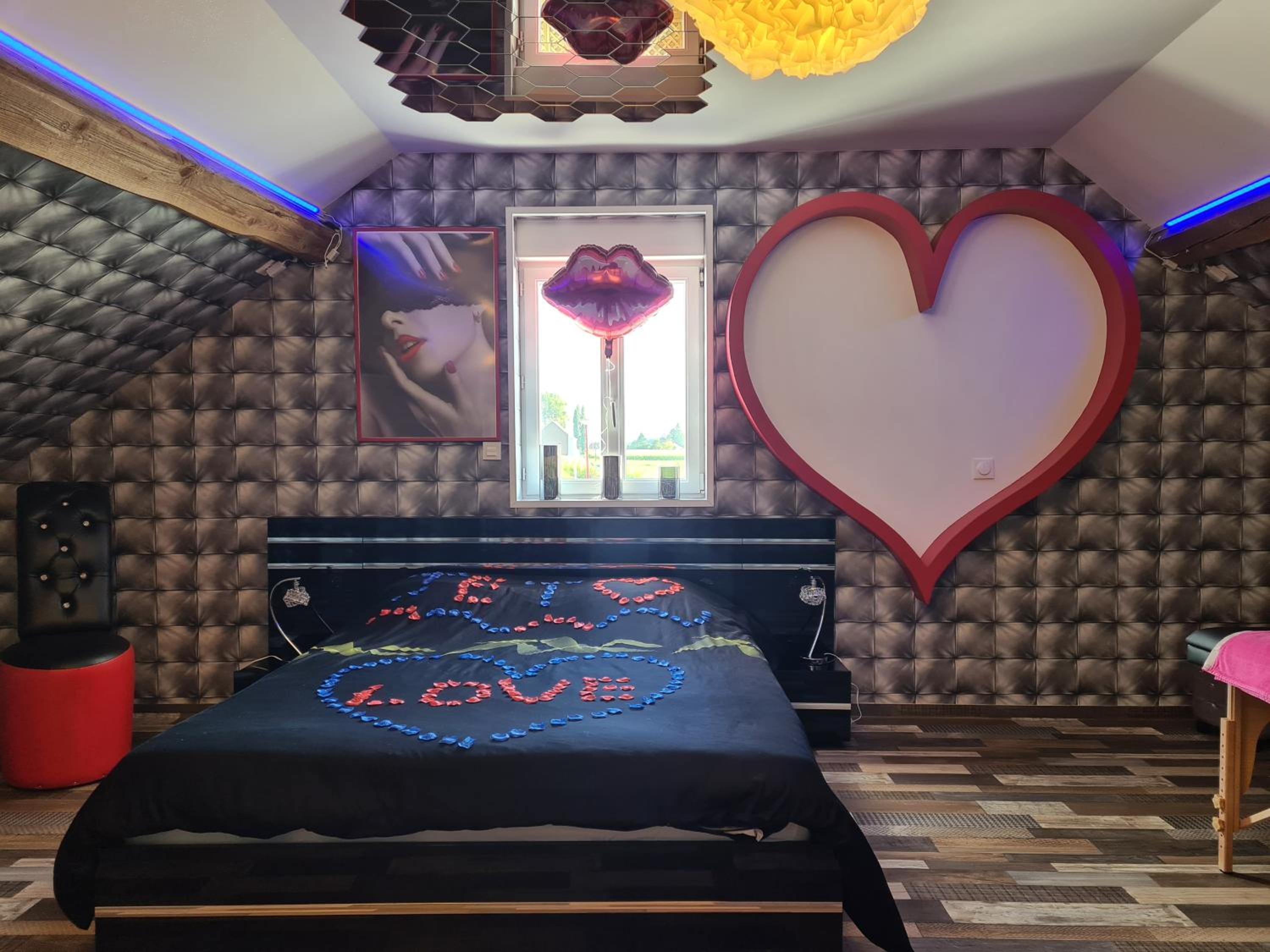 Large Double Room - Photo 10