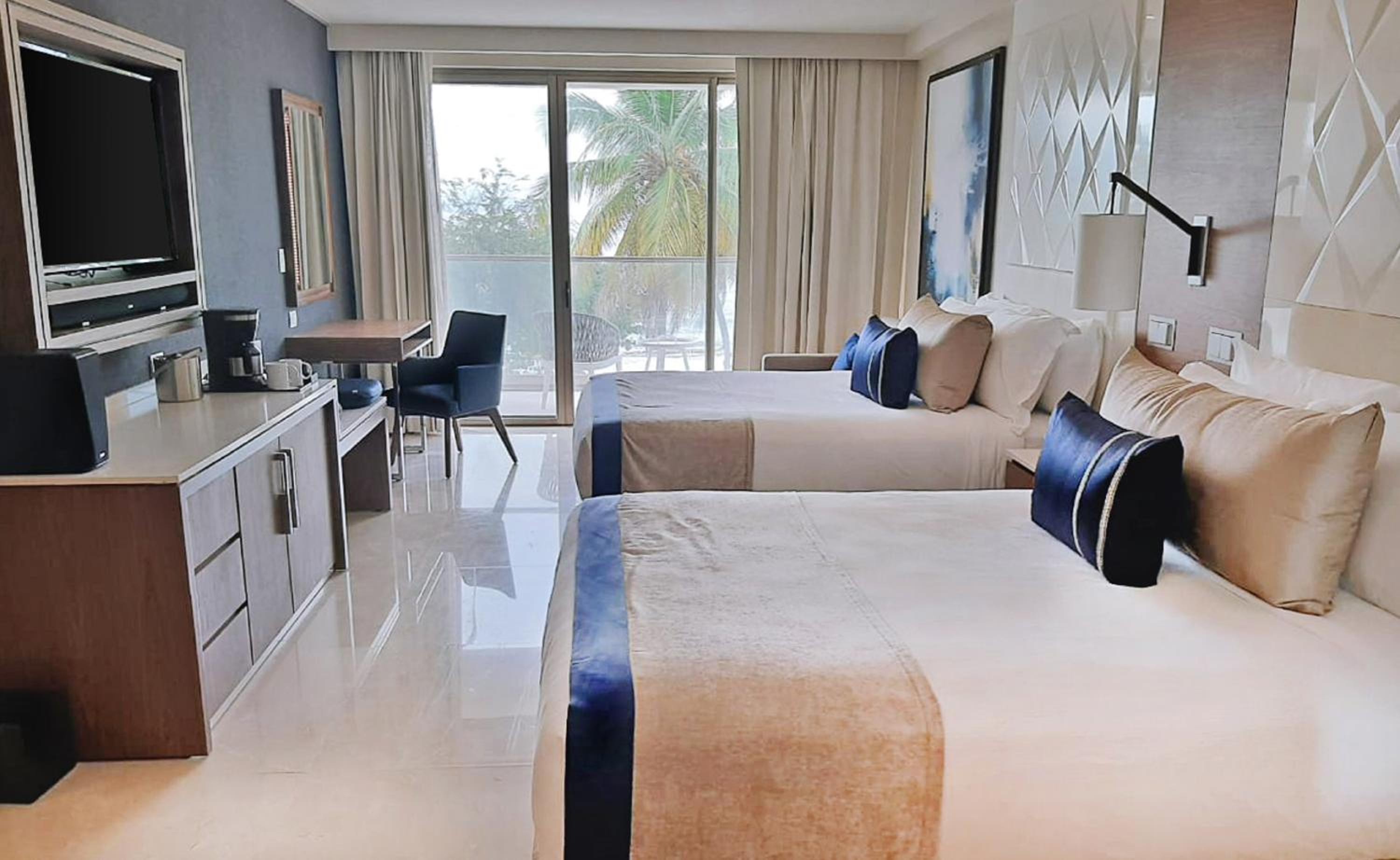 Luxury Chairman Two Bedroom Suite Ocean Front Diamond Club - Photo 2