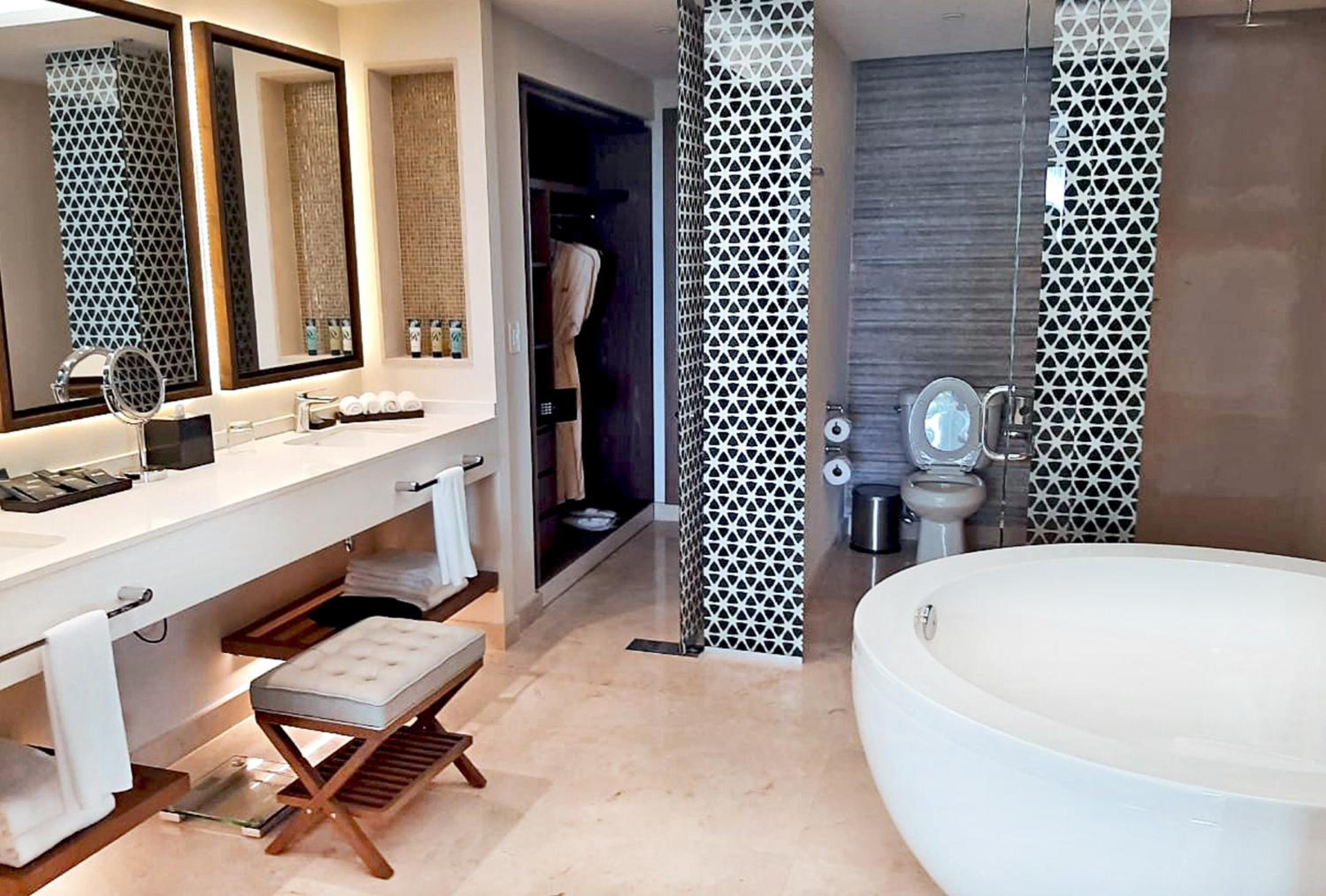 Luxury Chairman Two Bedroom Suite Ocean Front Diamond Club - Photo 13