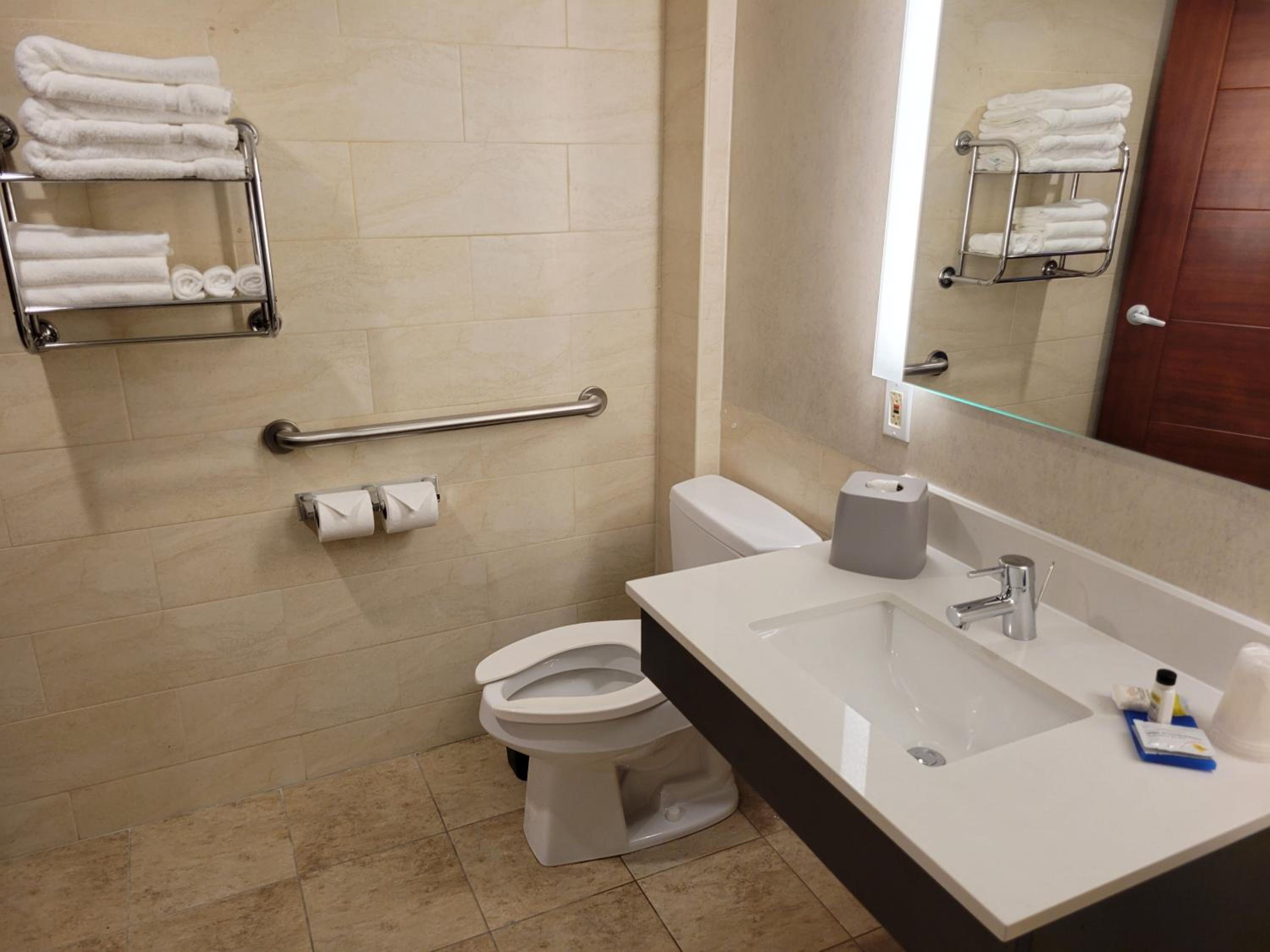 Standard Double Room with Two Double Beds and Accessible Tub - Mobility Access - Photo 1