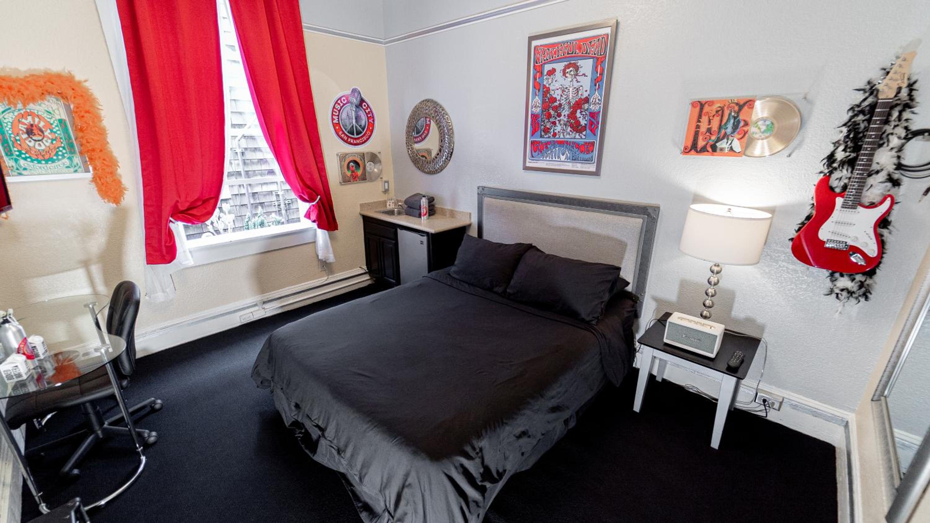 Grateful Dead Room with Shared Bathroom