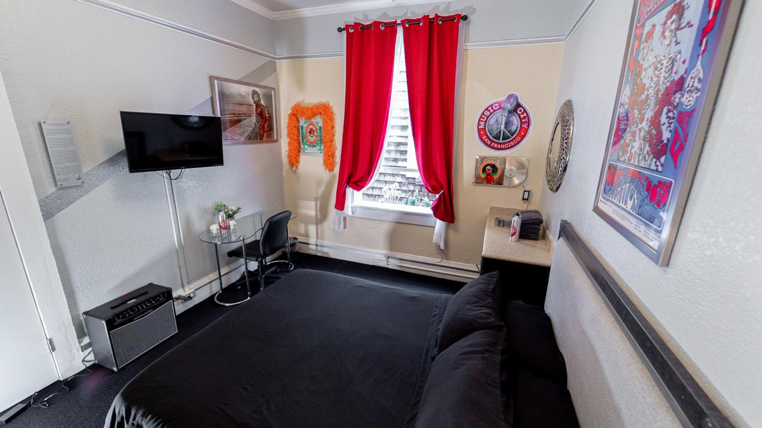 Grateful Dead Room with Shared Bathroom