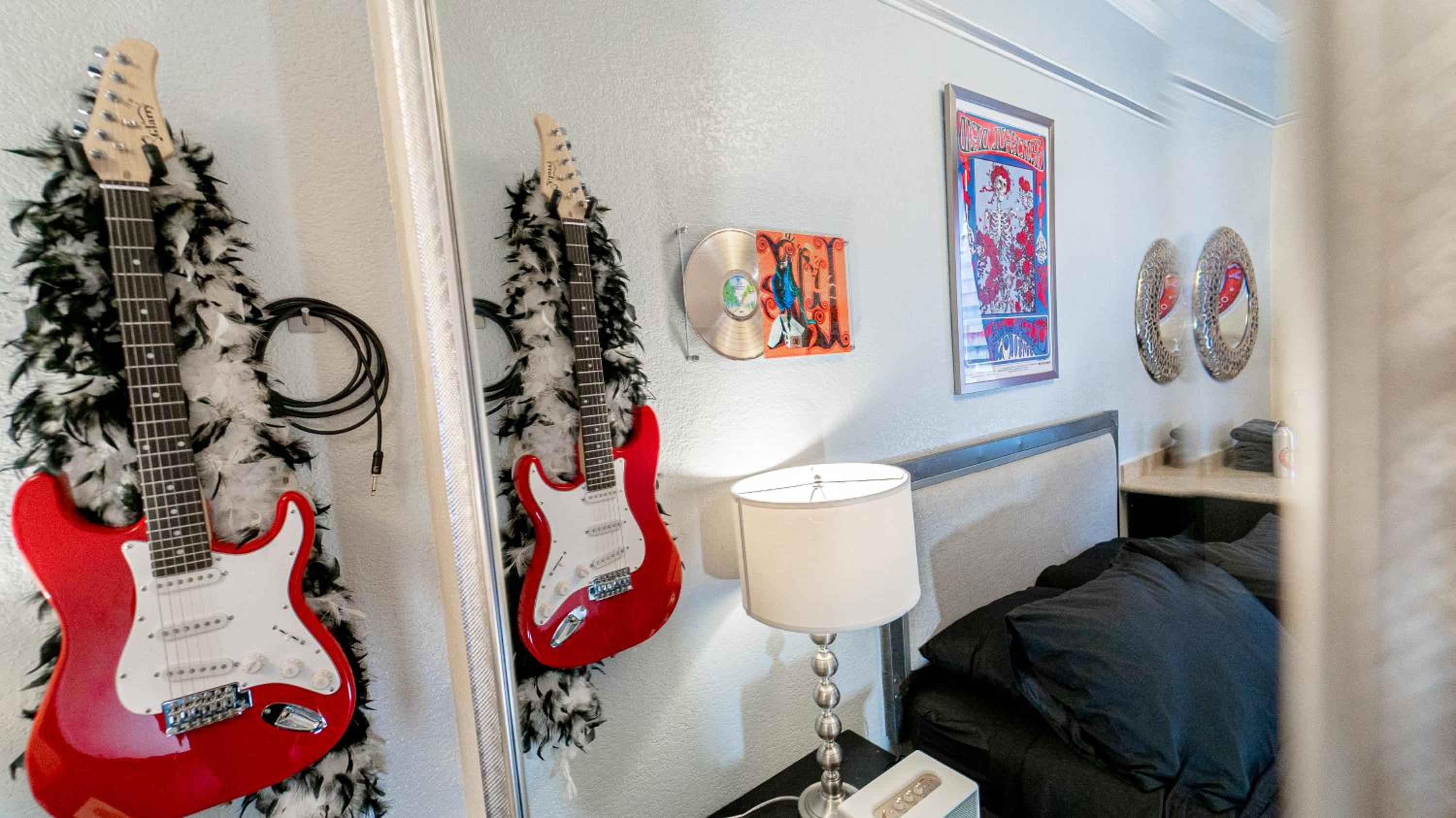 Grateful Dead Room with Shared Bathroom