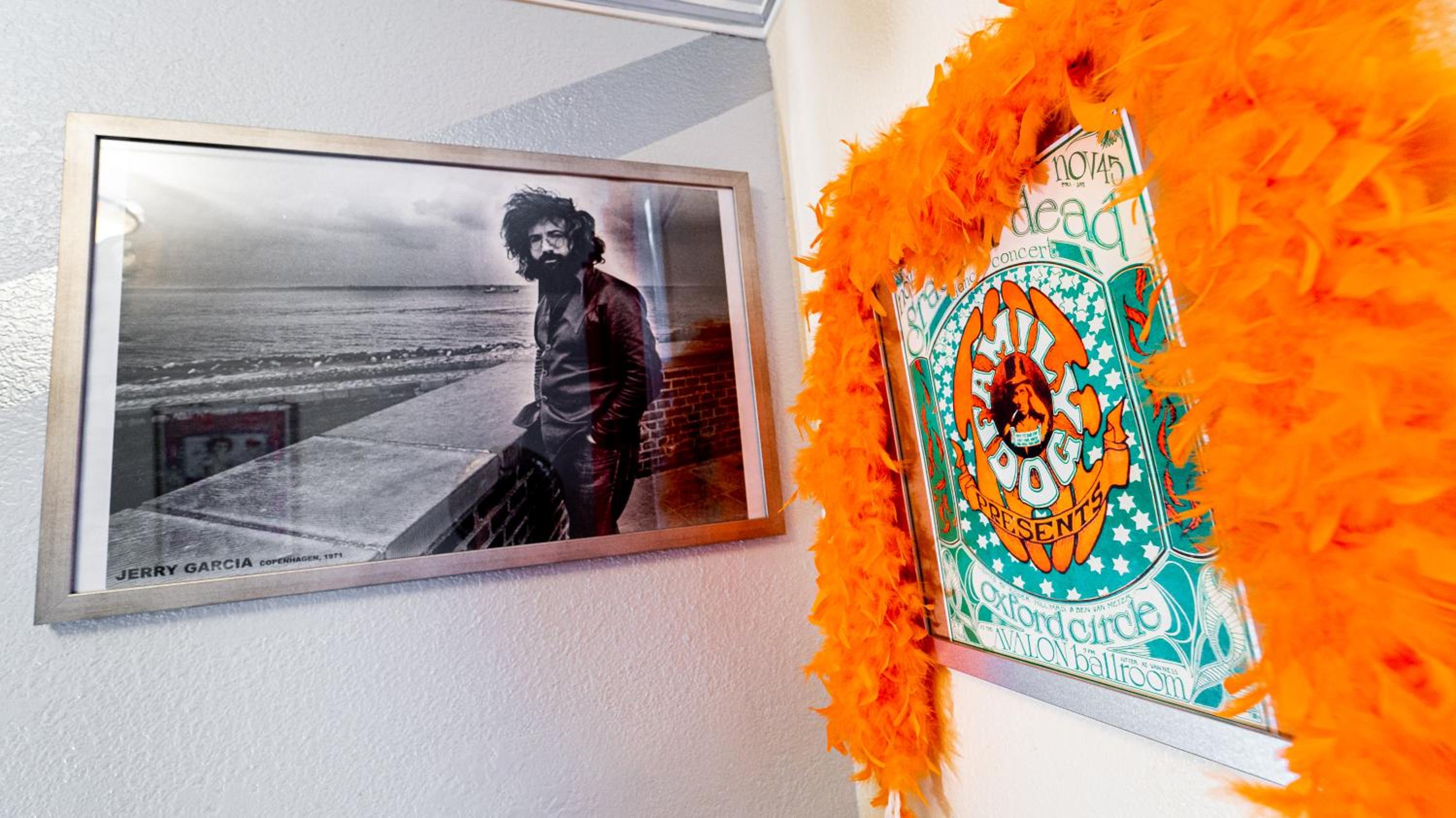 Grateful Dead Room with Shared Bathroom thumbnail 5