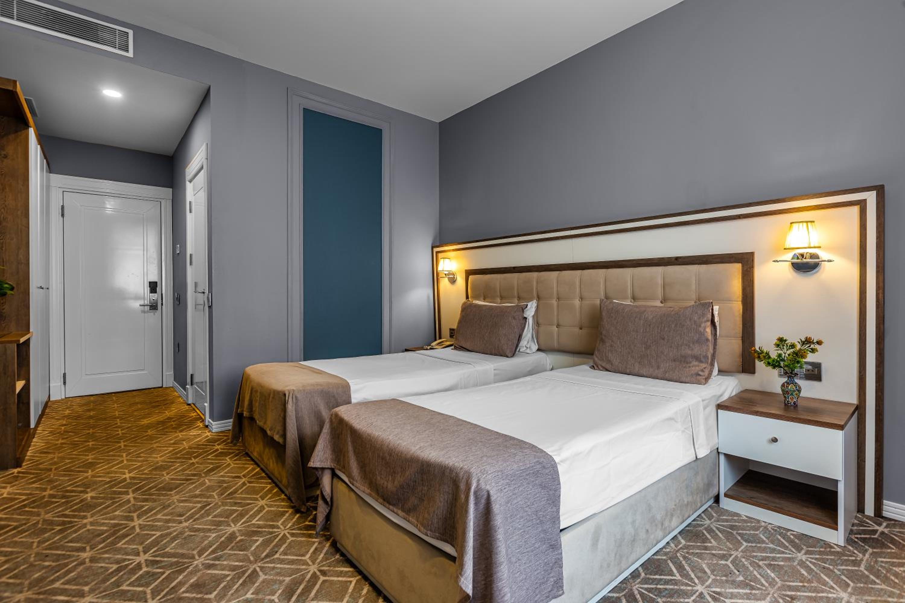 Standard Double or Twin Room photo 2