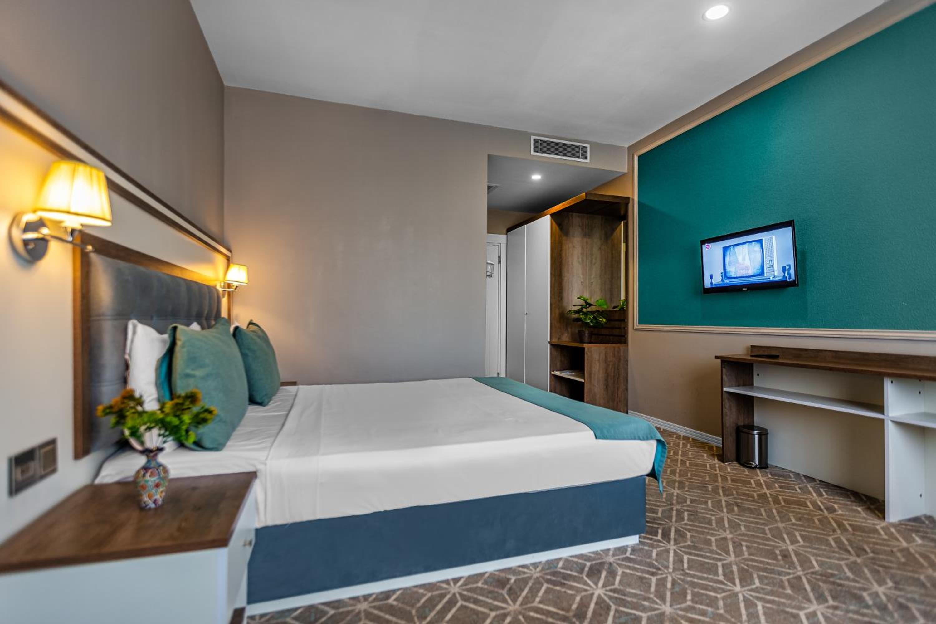 Standard Double or Twin Room photo 3