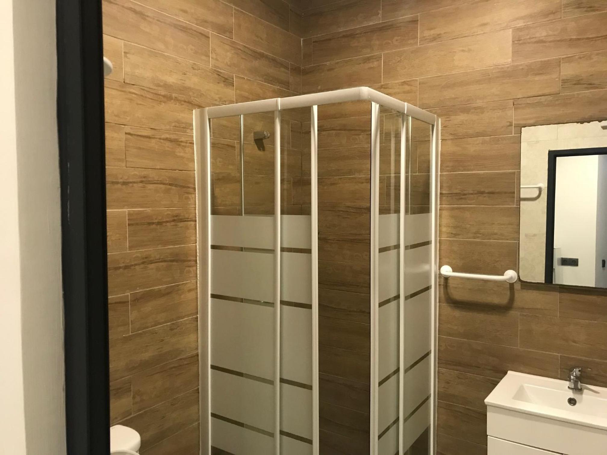 Double or Twin Room with Shower - Photo 2