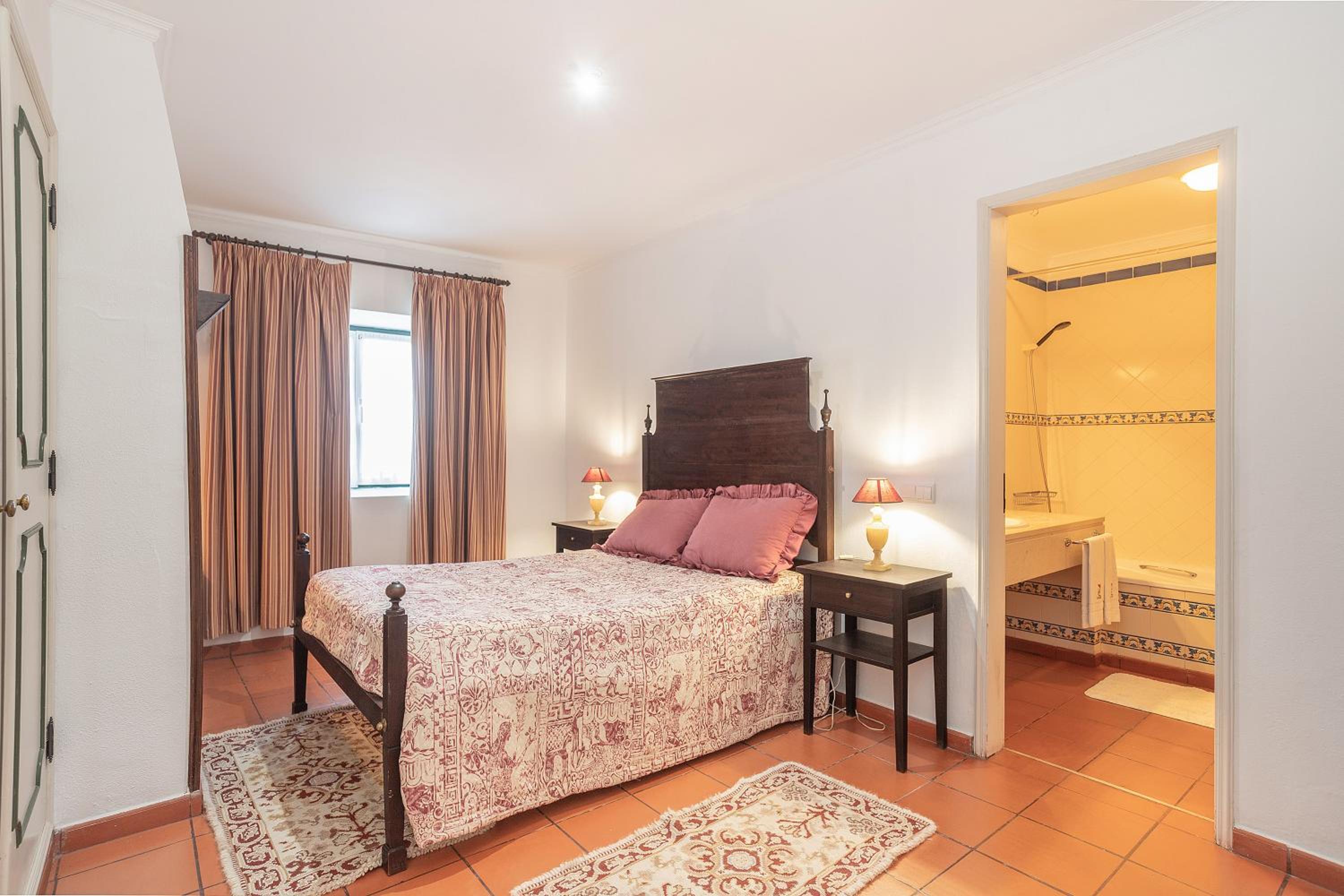 Double Room with Private Bathroom - Photo 1