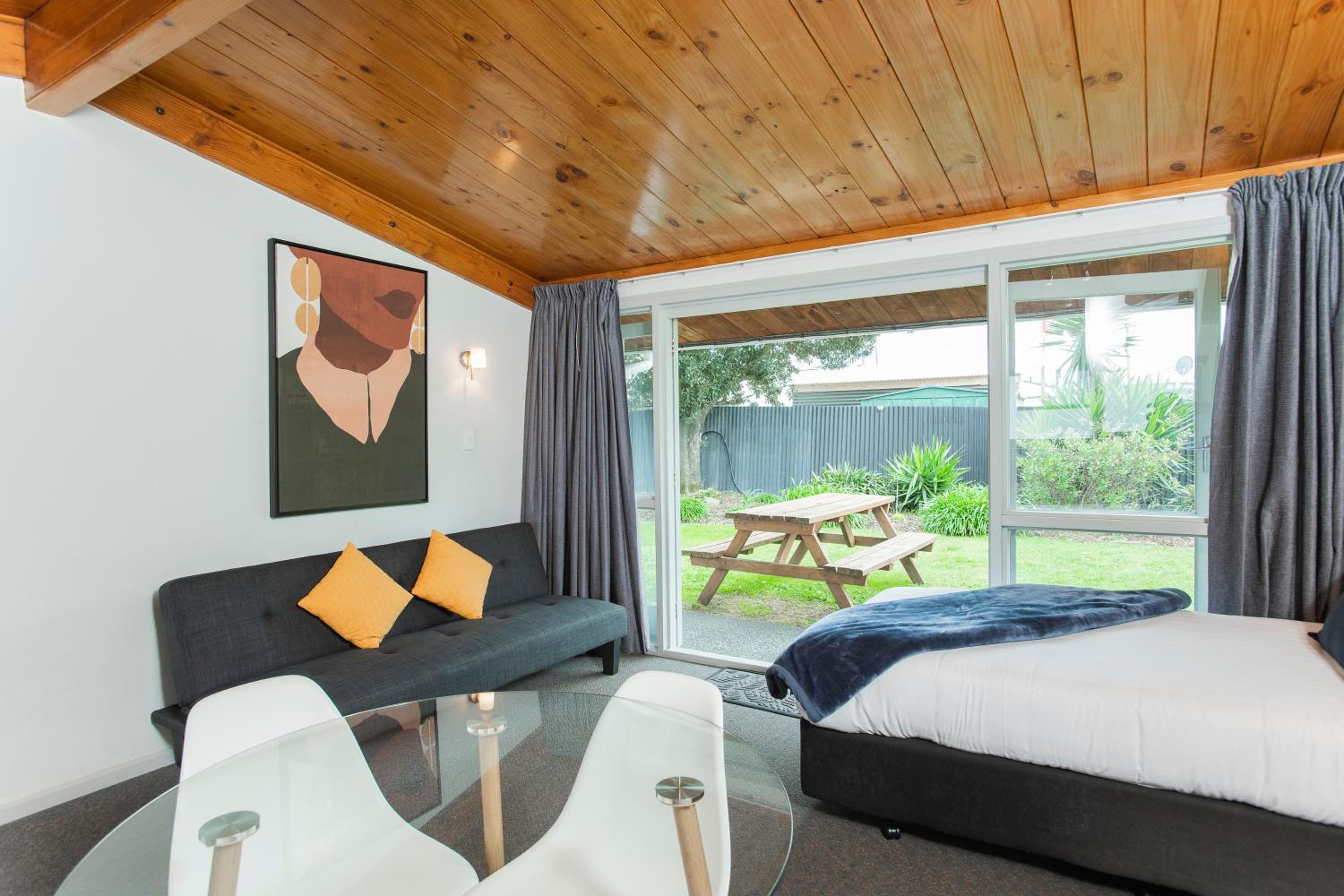 One-Bedroom Apartment with Garden View