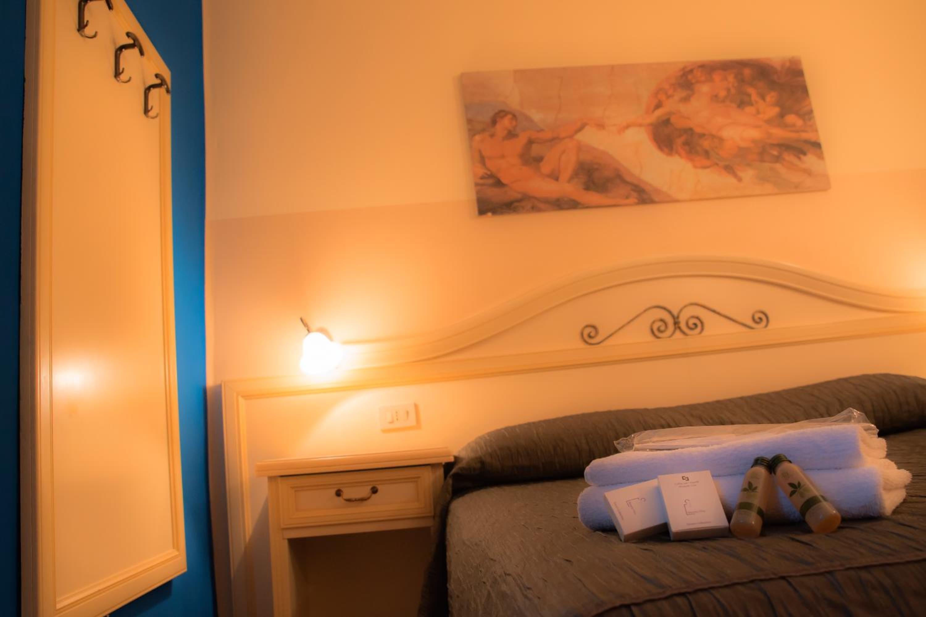 Double Room - Photo 7