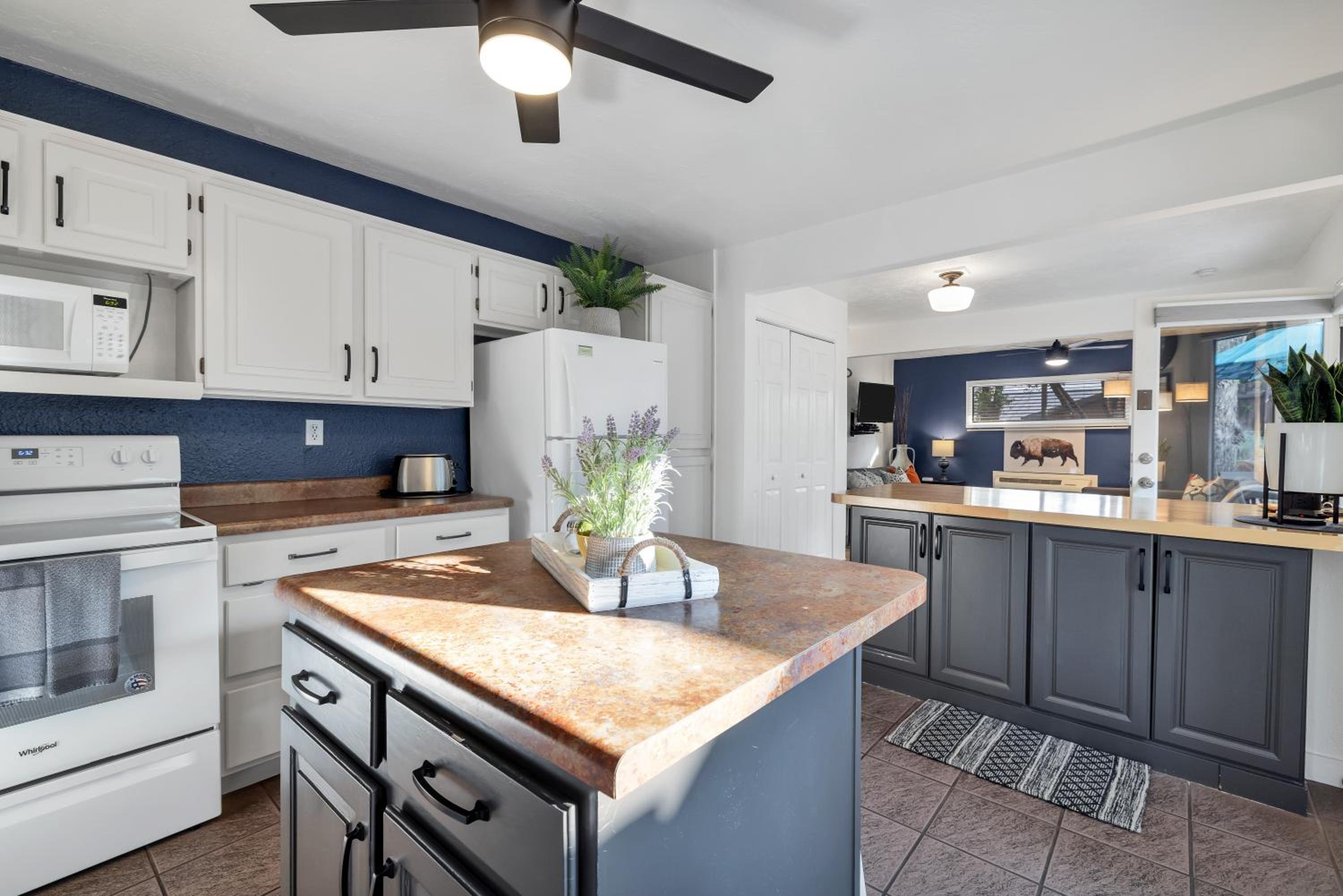 Deluxe Family Suite - Angels Landing Suite photo 2