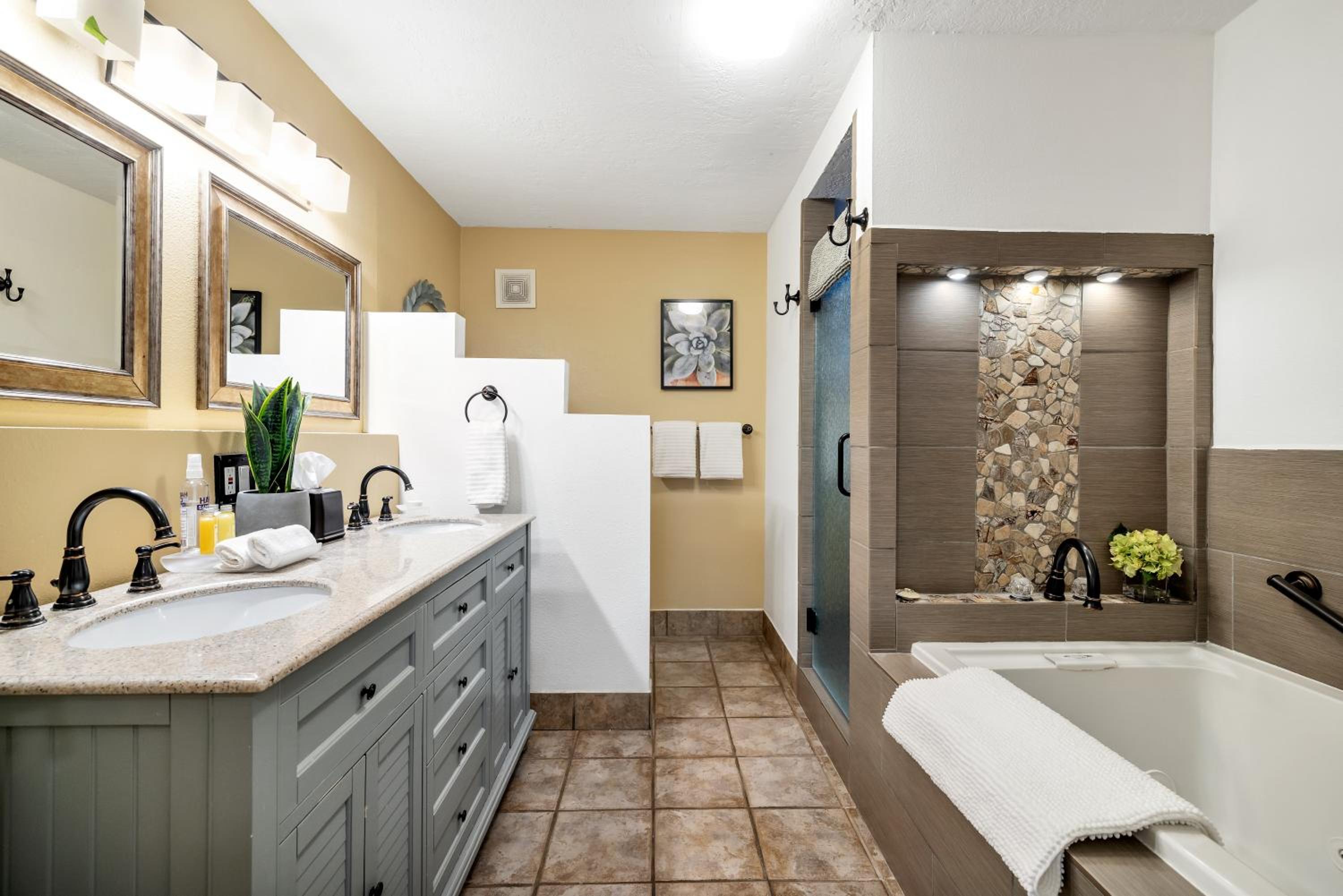 Deluxe Suite - Gifford Suite photo 3