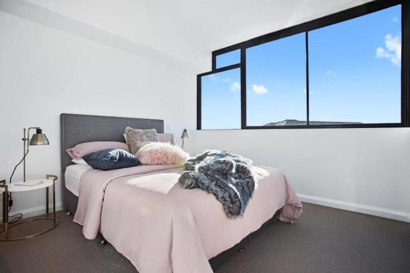 One-Bedroom Apartment - Photo 1