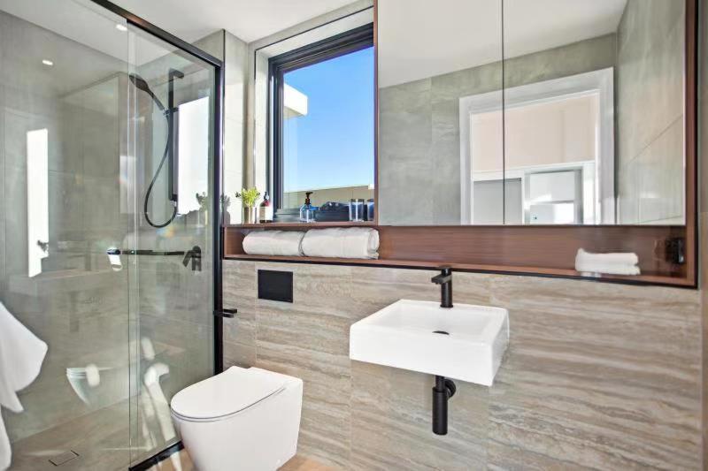 One-Bedroom Apartment - Photo 3
