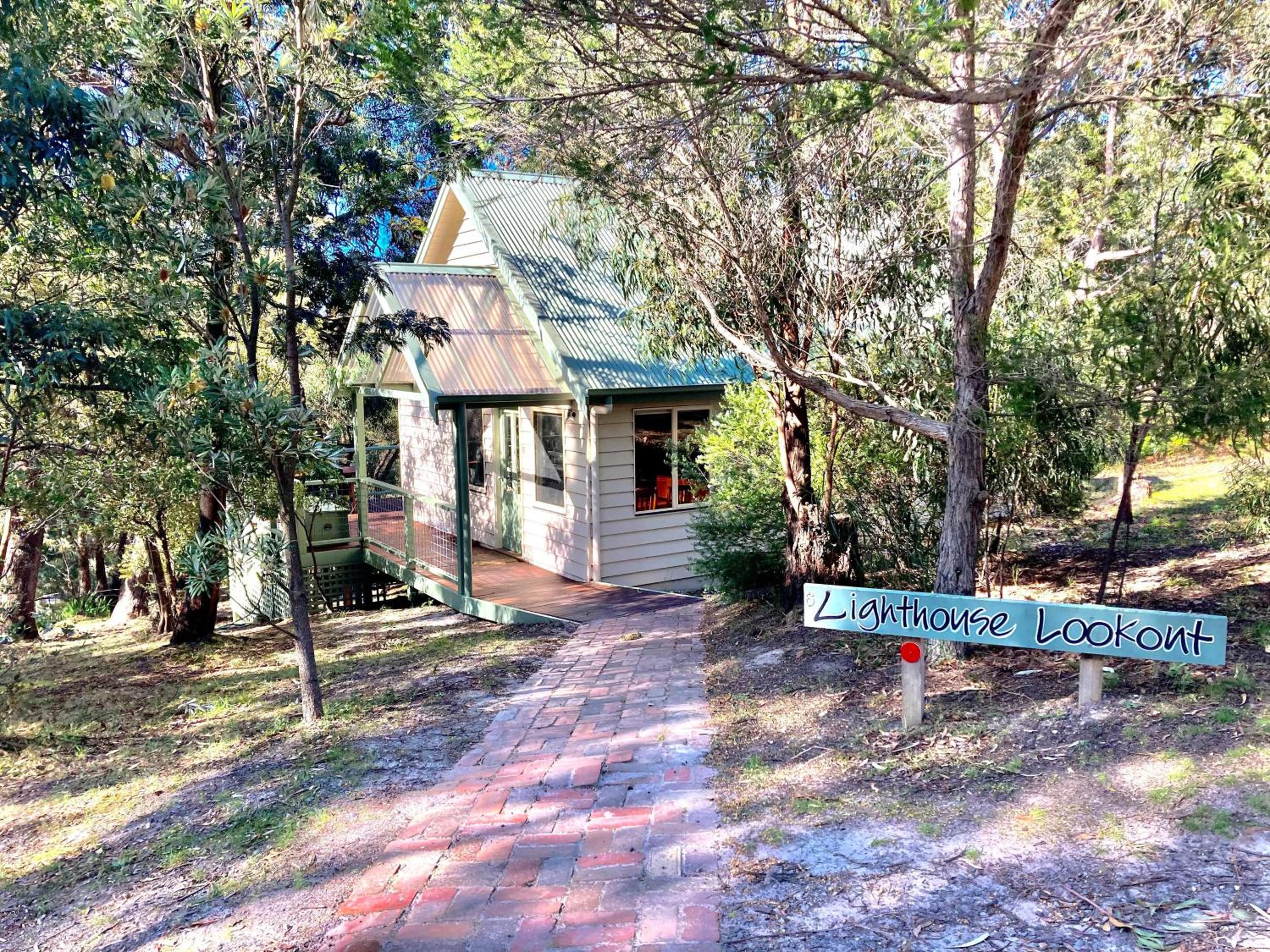 Sunrise Two-Bedroom Cottage with Spa Bath photo 3