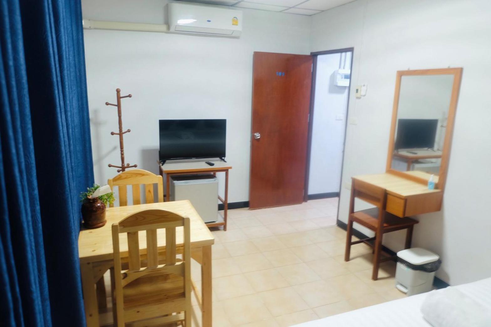 Deluxe Room (2 Adults + 1 Child) - Photo 4