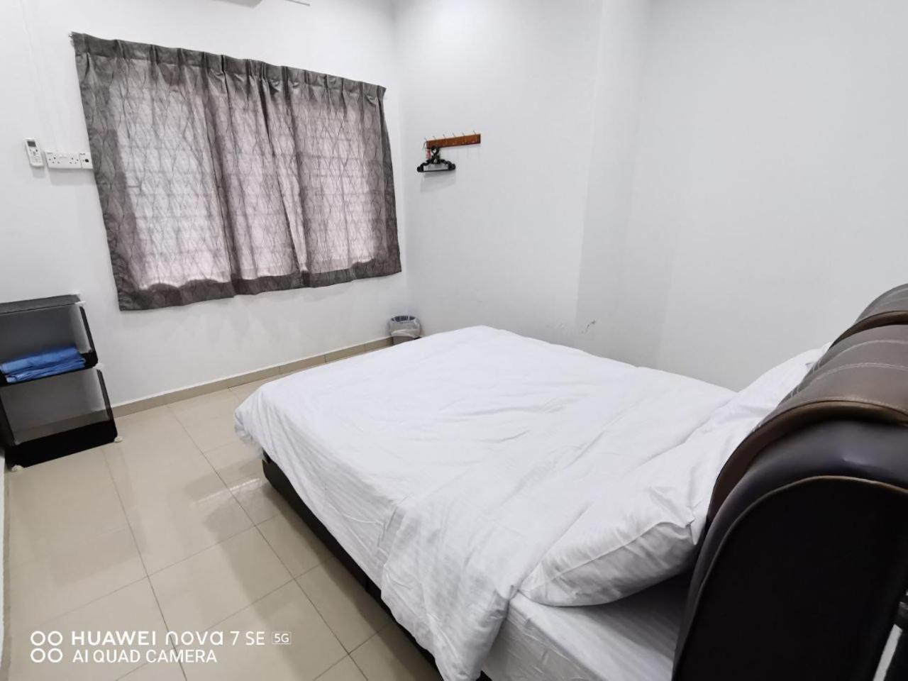 Four-Bedroom House photo 3