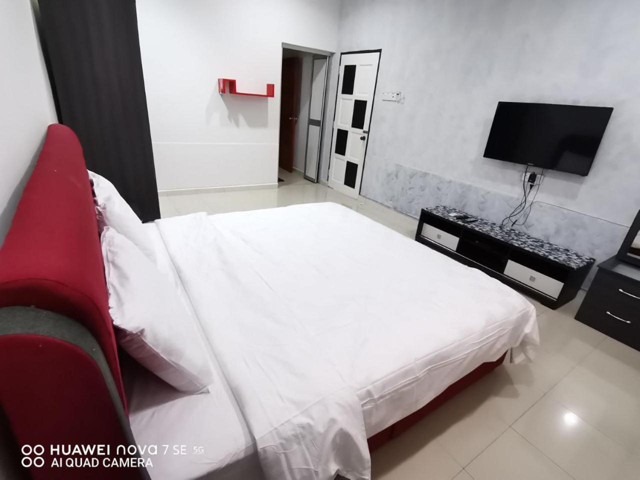 Three-Bedroom House photo 2