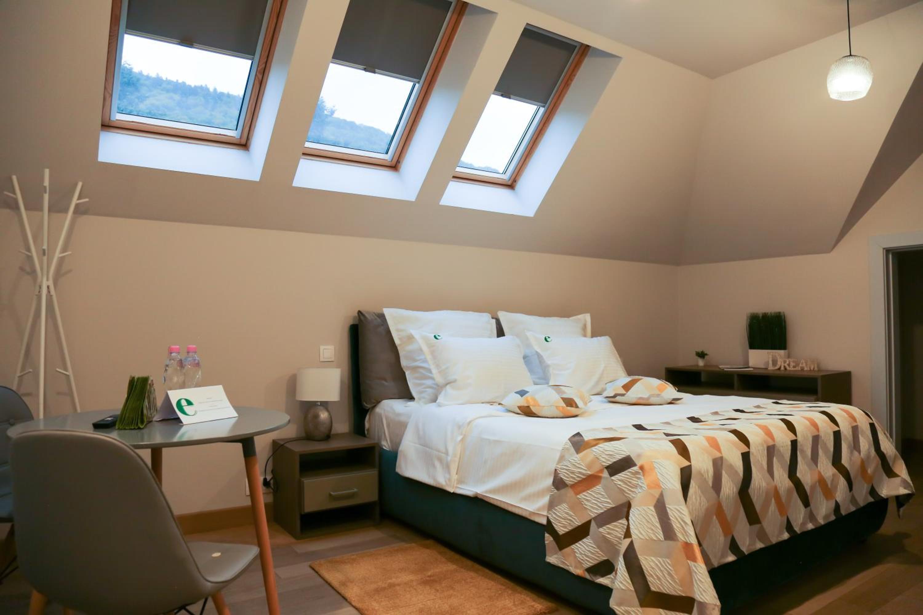 Studio - Attic - Photo 2