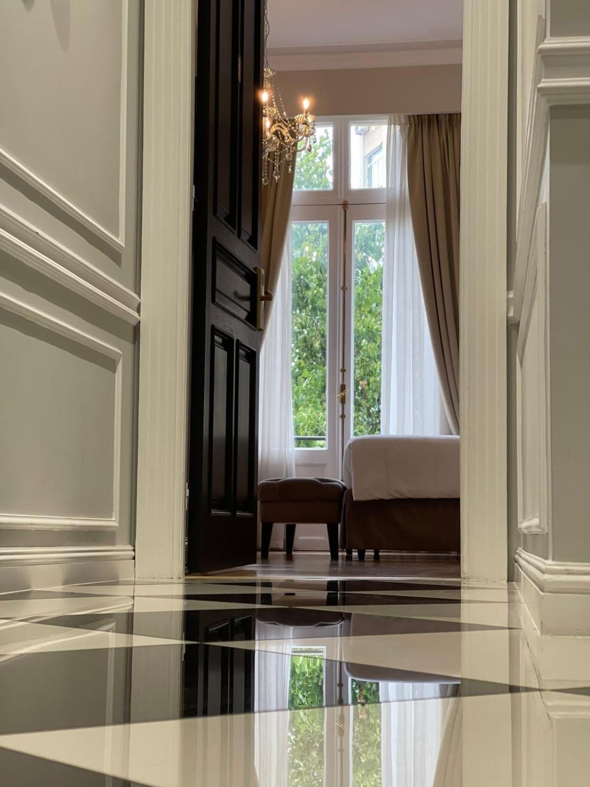 Mansion Corner Suite With Balcony photo 1
