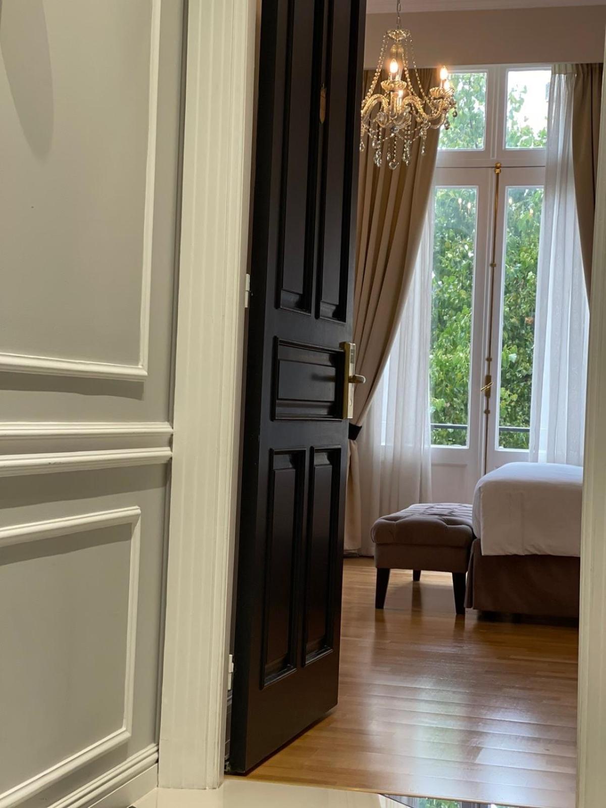 Mansion Corner Suite With Balcony photo 2
