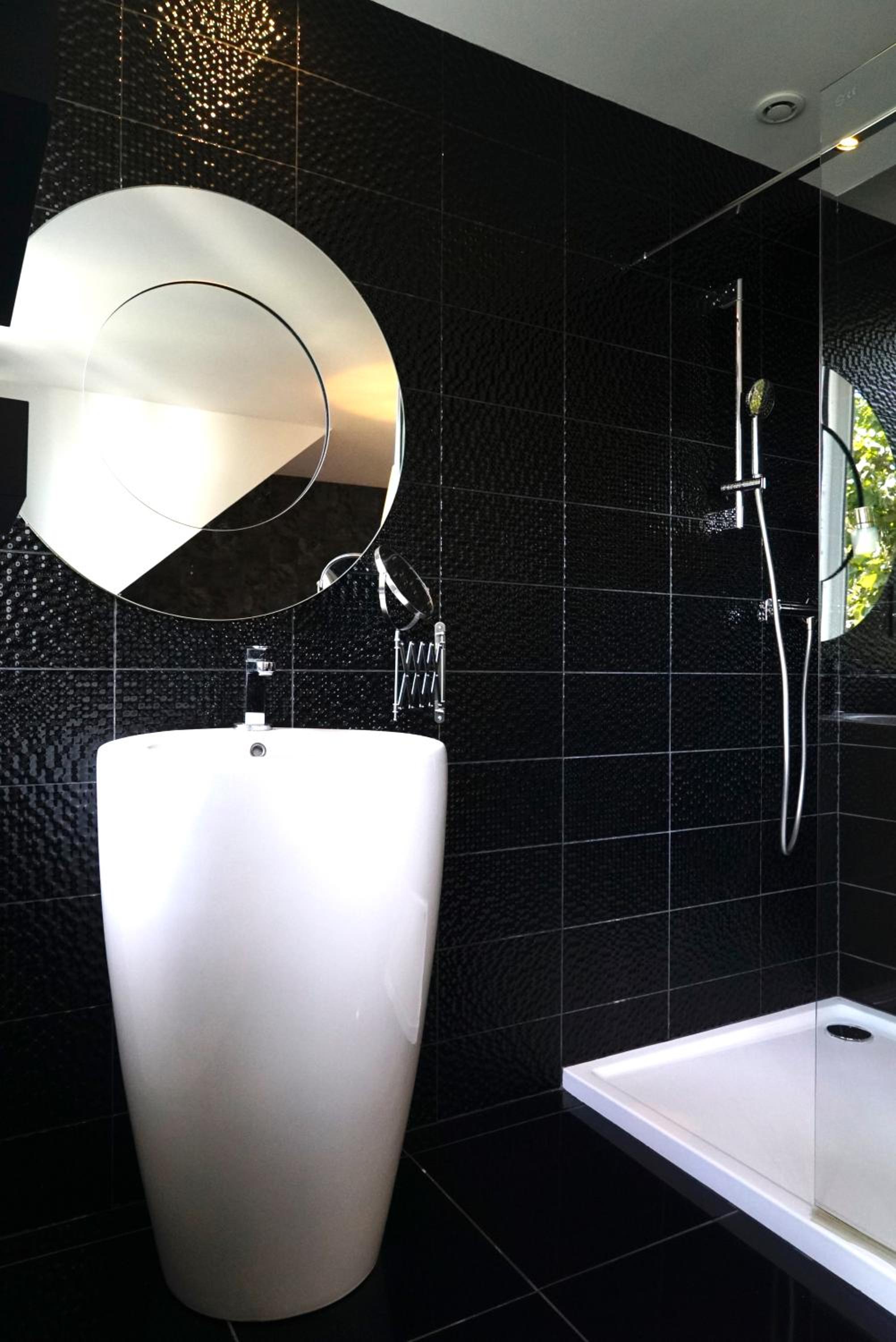 Double or Twin Room with Private Bathroom photo 3