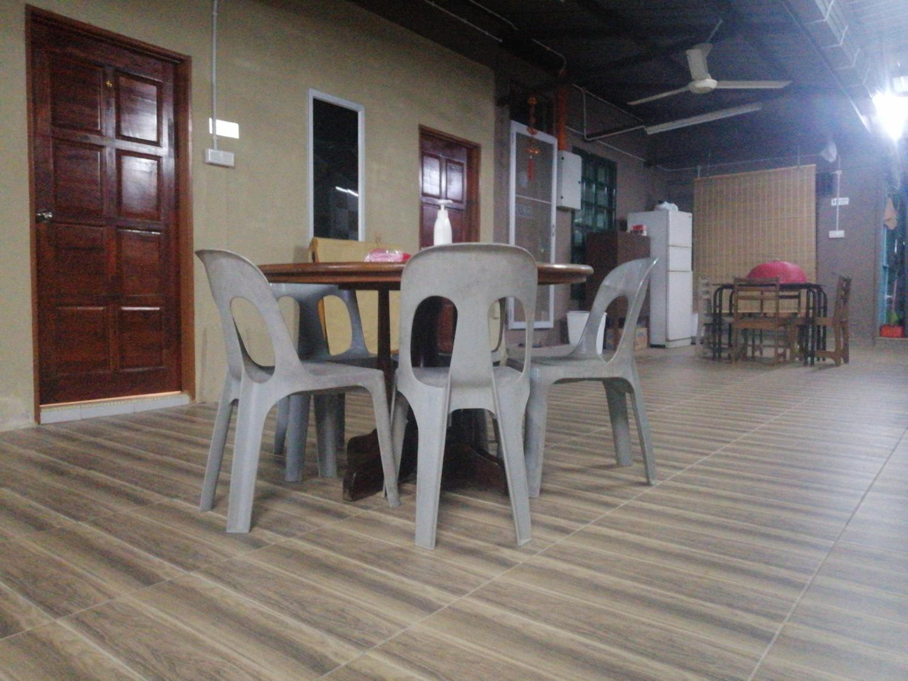 Eight-Bedroom House photo 1