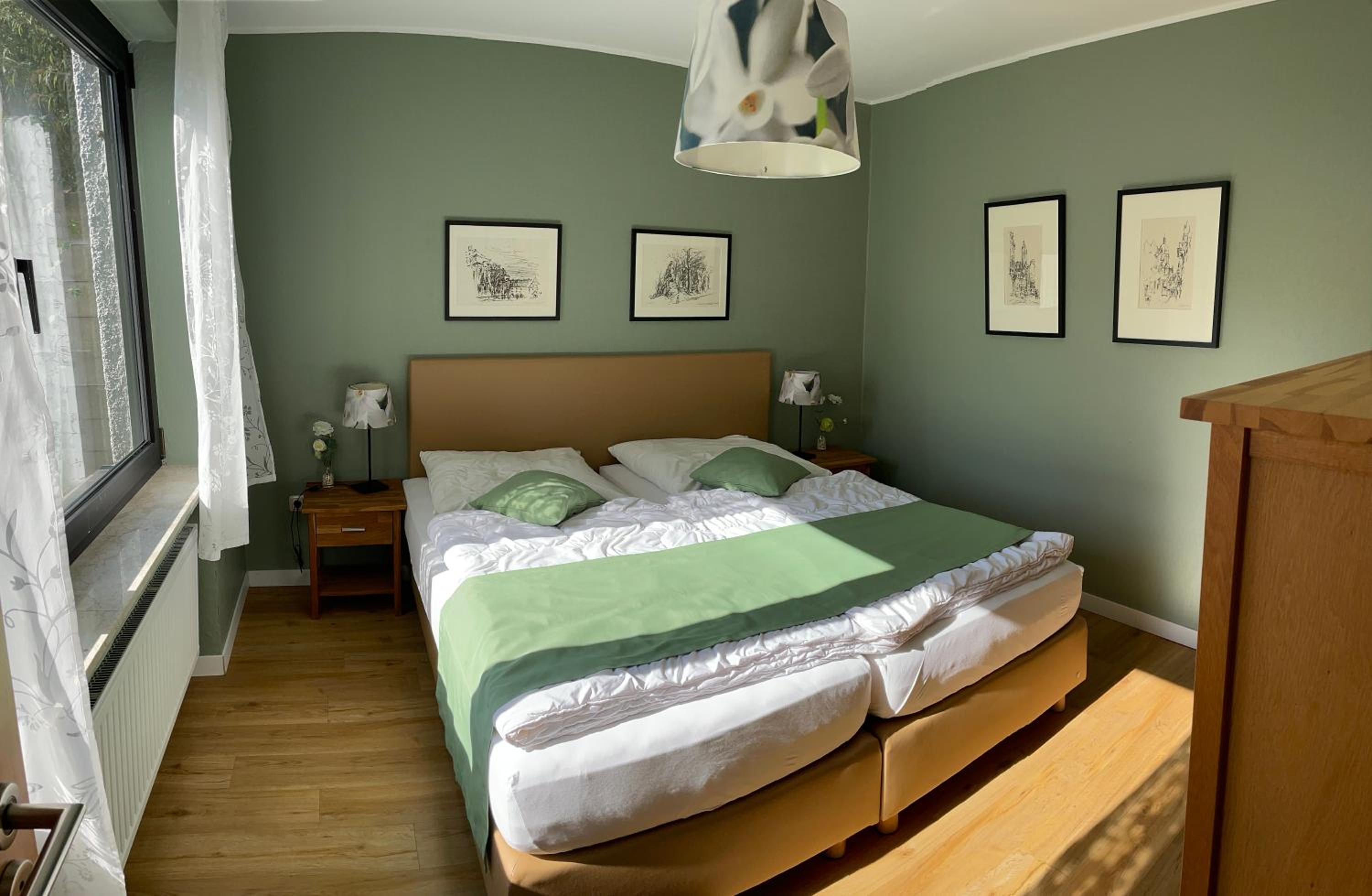 Seven-Bedroom House photo 1
