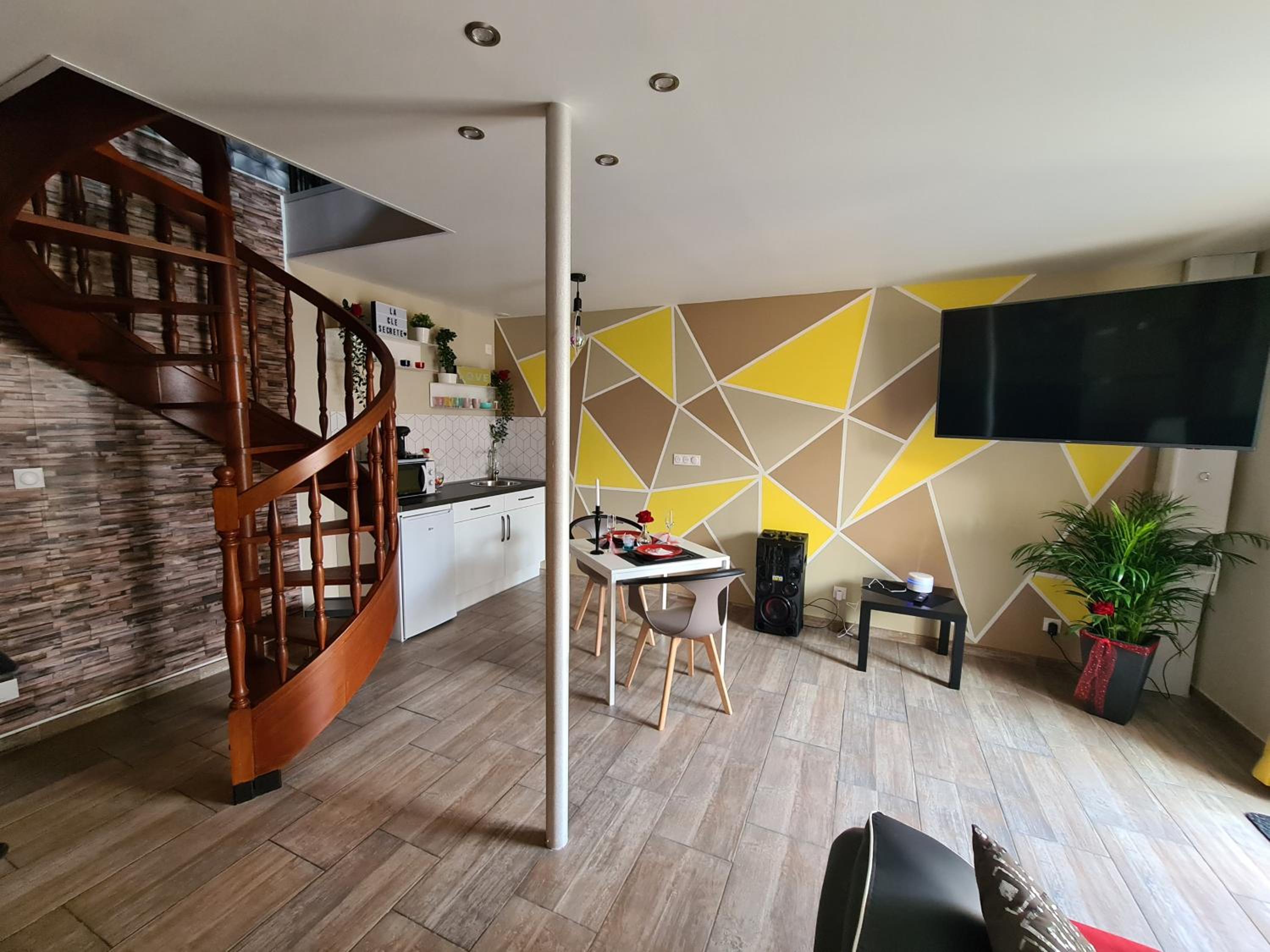 Large Double Room - Photo 16