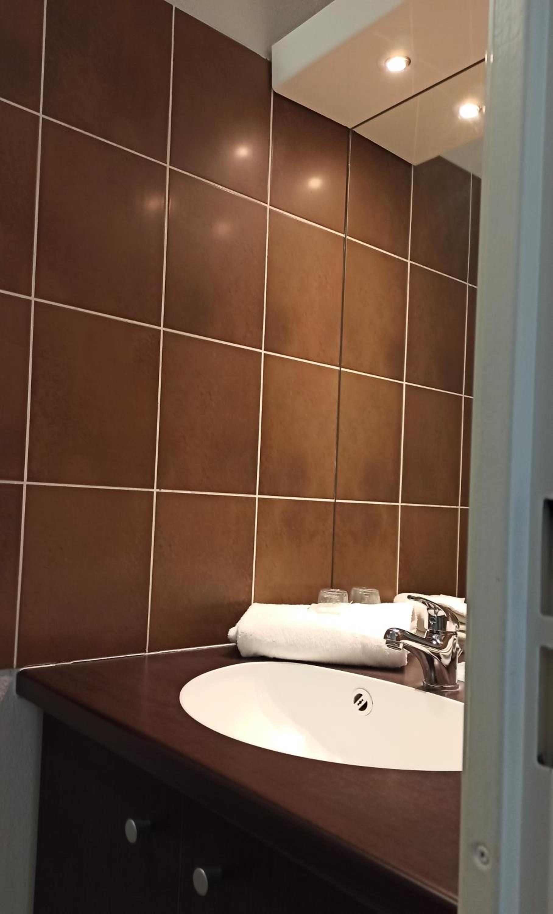 Twin Room - Photo 2