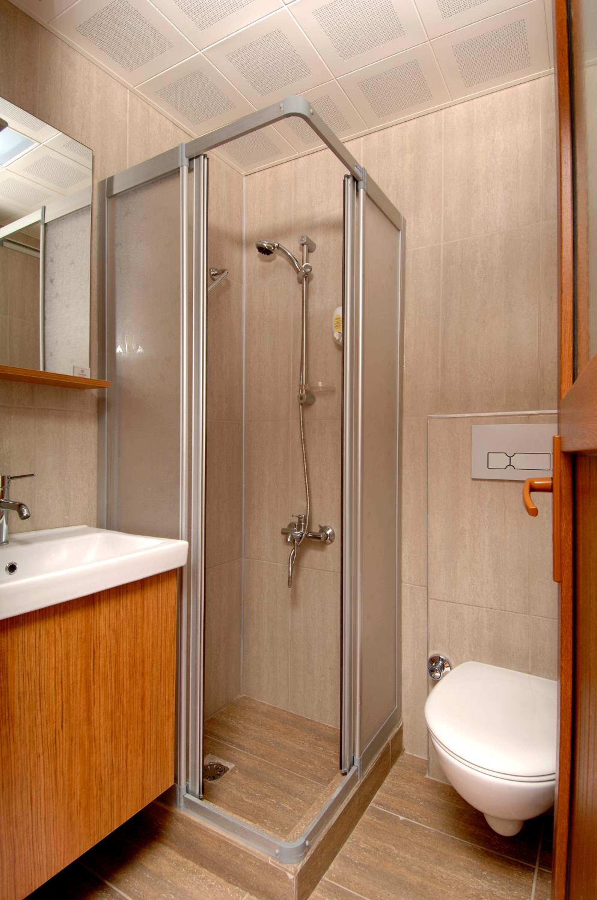 Triple Room thumbnail 5