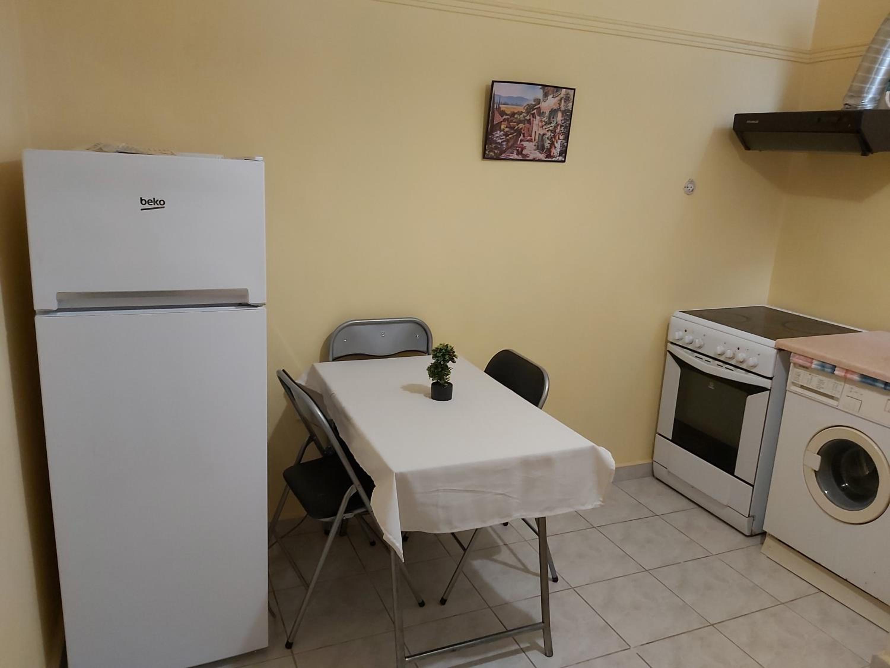 One-Bedroom Apartment - Photo 2